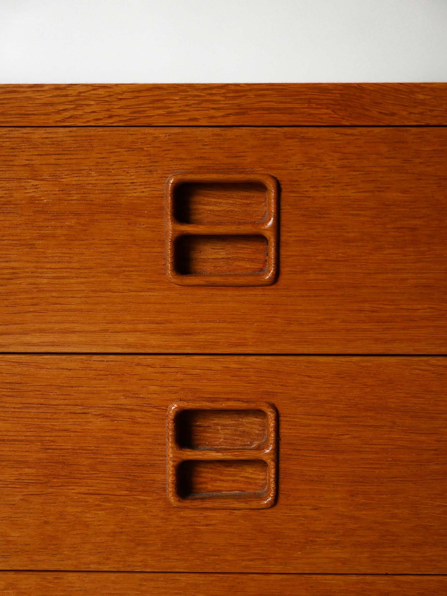 Sideboard scandinavo vintage in rovere con cassetti e ante in vendita 2