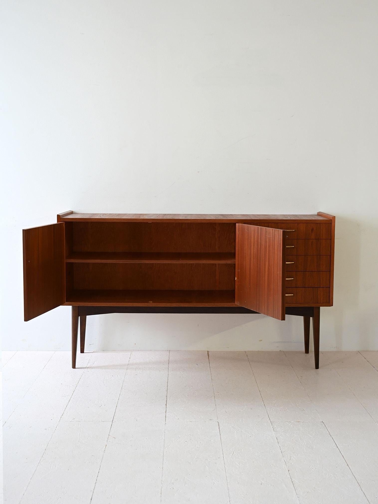 Scandinave moderne Buffet scandinave vintage en teck des années 1950 en vente
