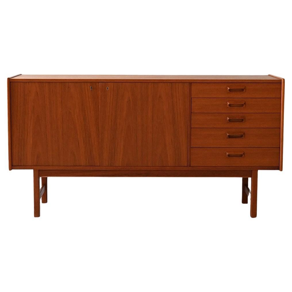Sideboard scandinavo vintage in teak con cassetti a sbalzo