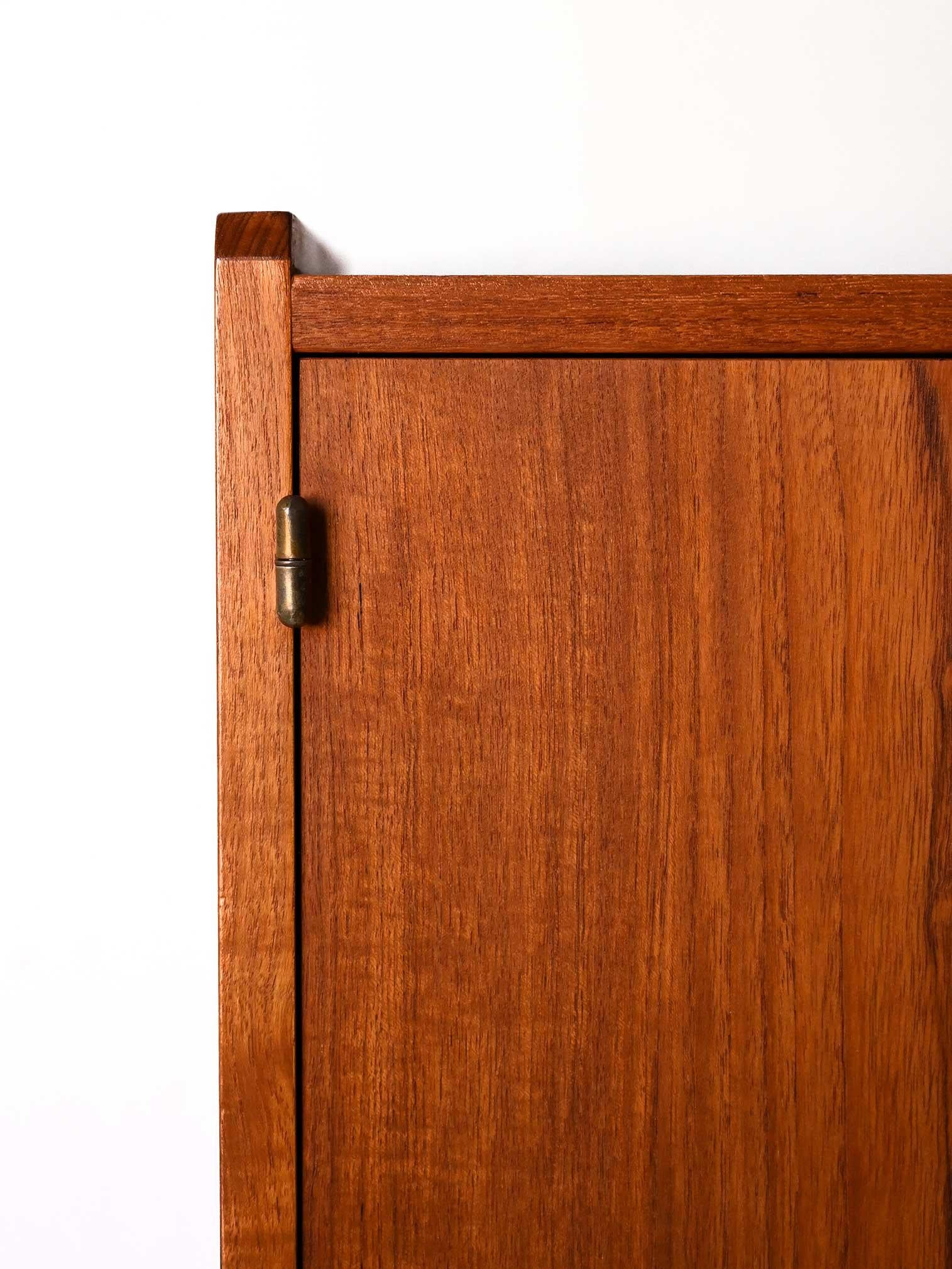 Teak Sideboard scandinavo vintage in teak con cassetti a tegola, anni ’60 in vendita