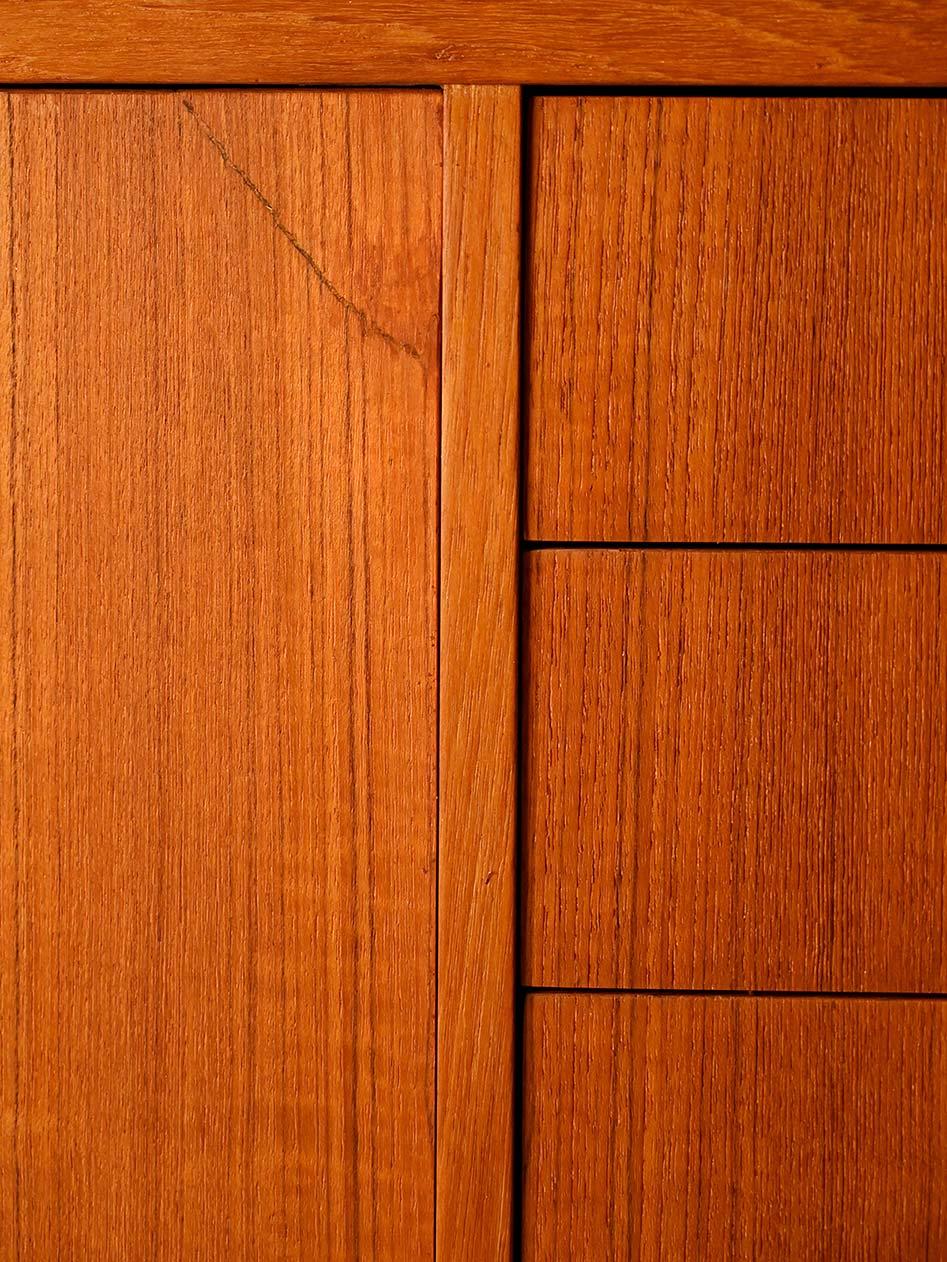 Sideboard scandinavo vintage in teak con cinque cassetti For Sale 1