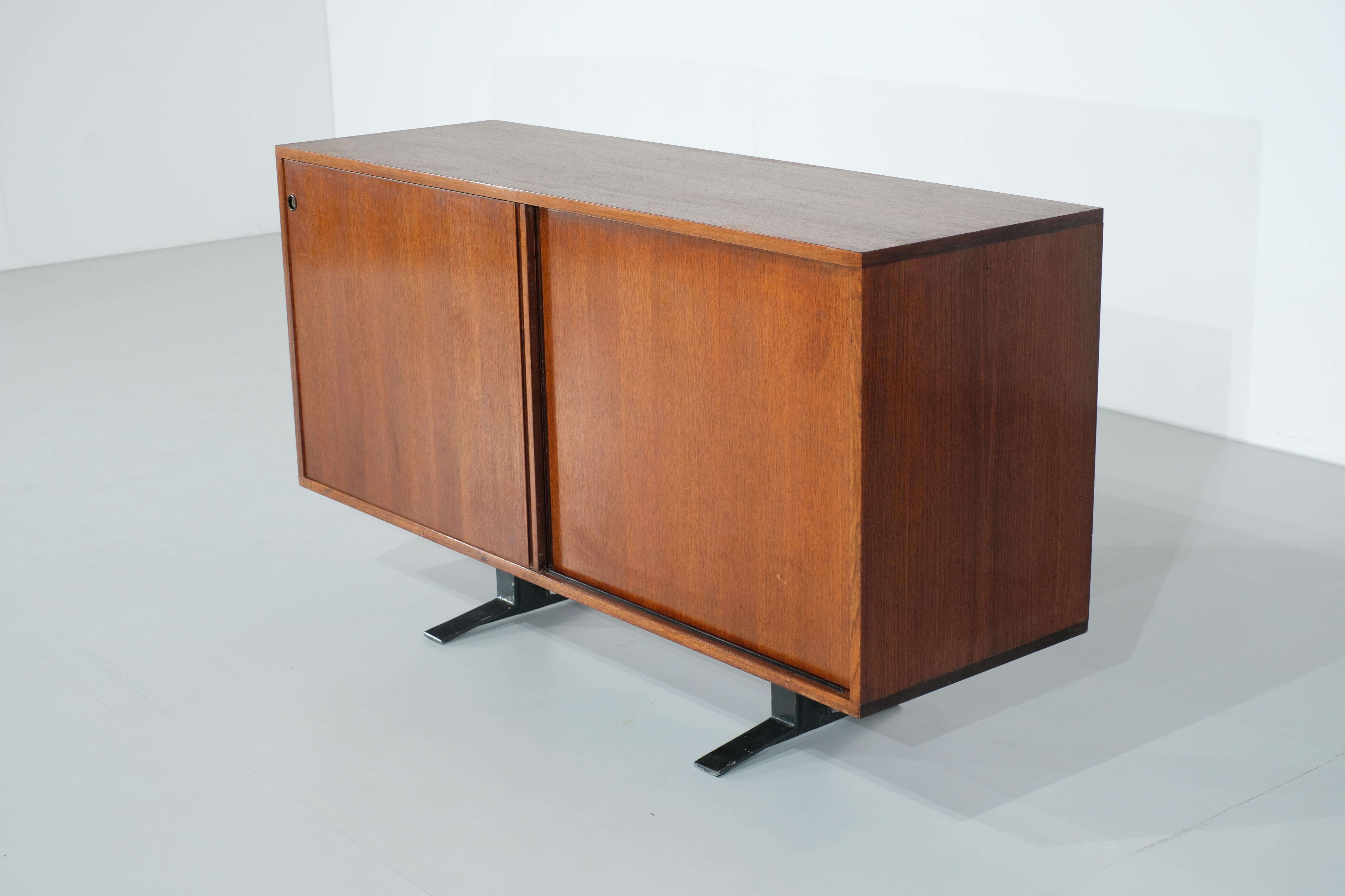 Ottone Credenza SE3 di Osvaldo Borsani per Tecno - Anni '60 in vendita