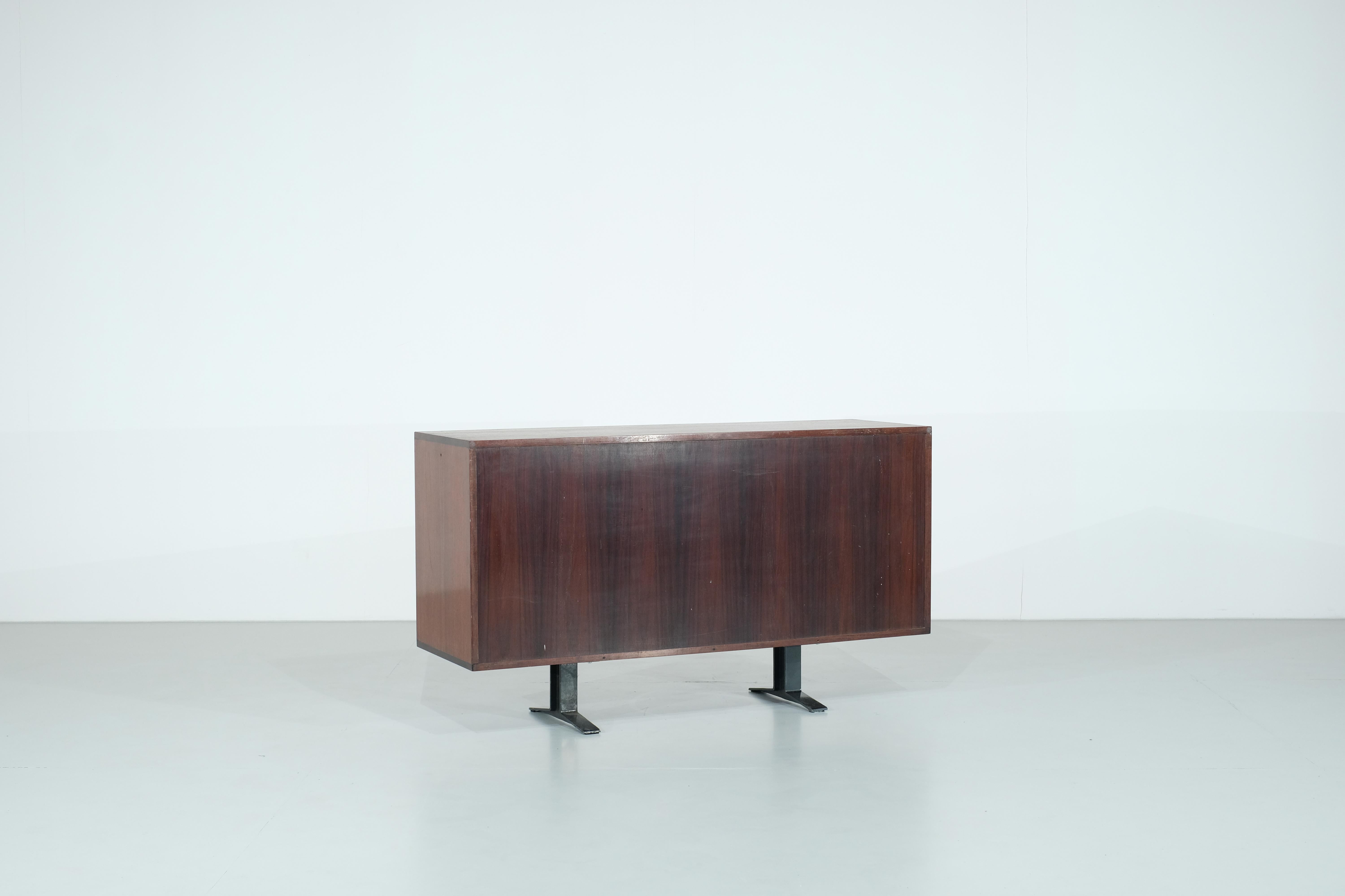 Credenza SE3 di Osvaldo Borsani per Tecno - Anni '60 in vendita 3