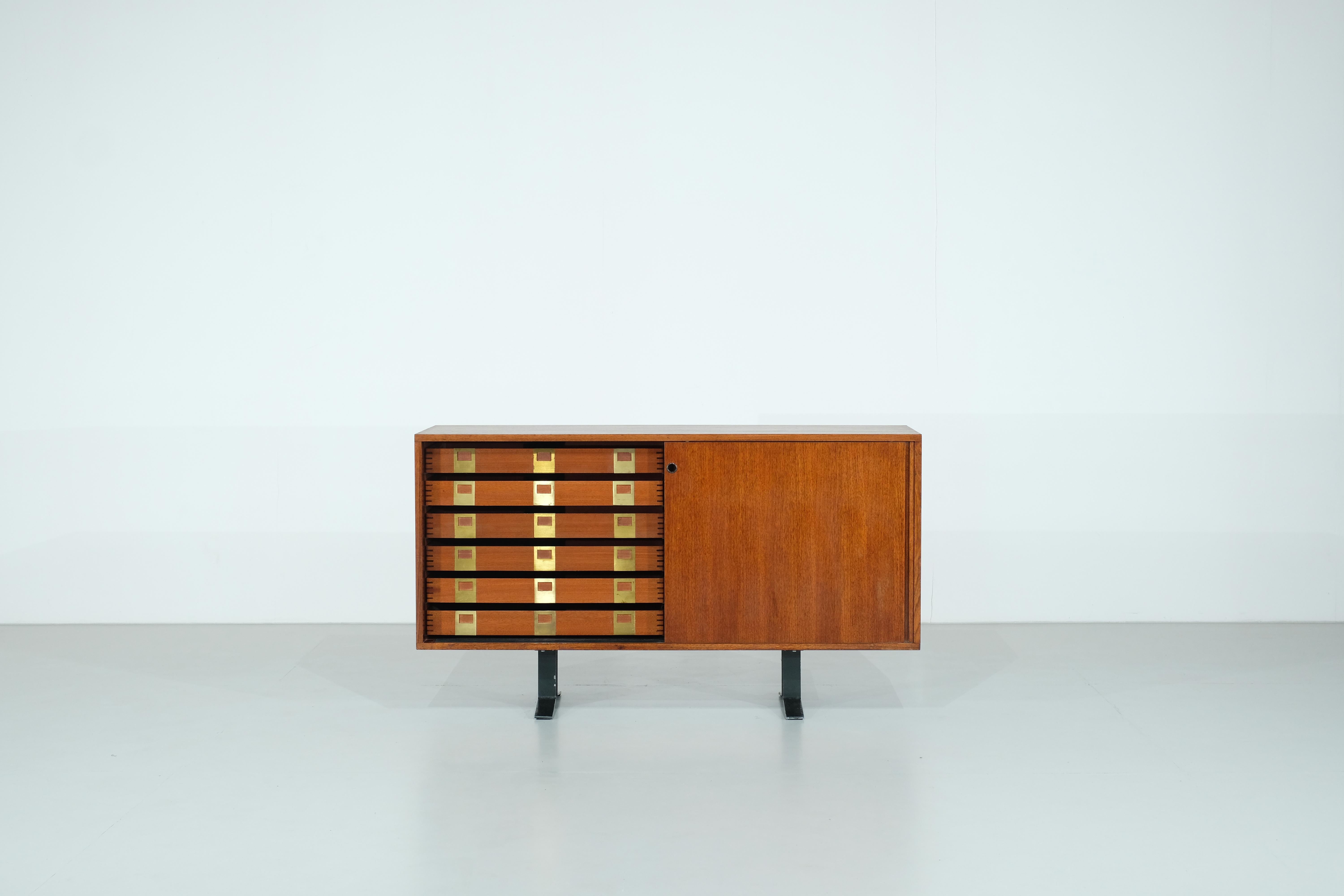 Credenza SE3 di Osvaldo Borsani per Tecno - Anni '60 in vendita 4