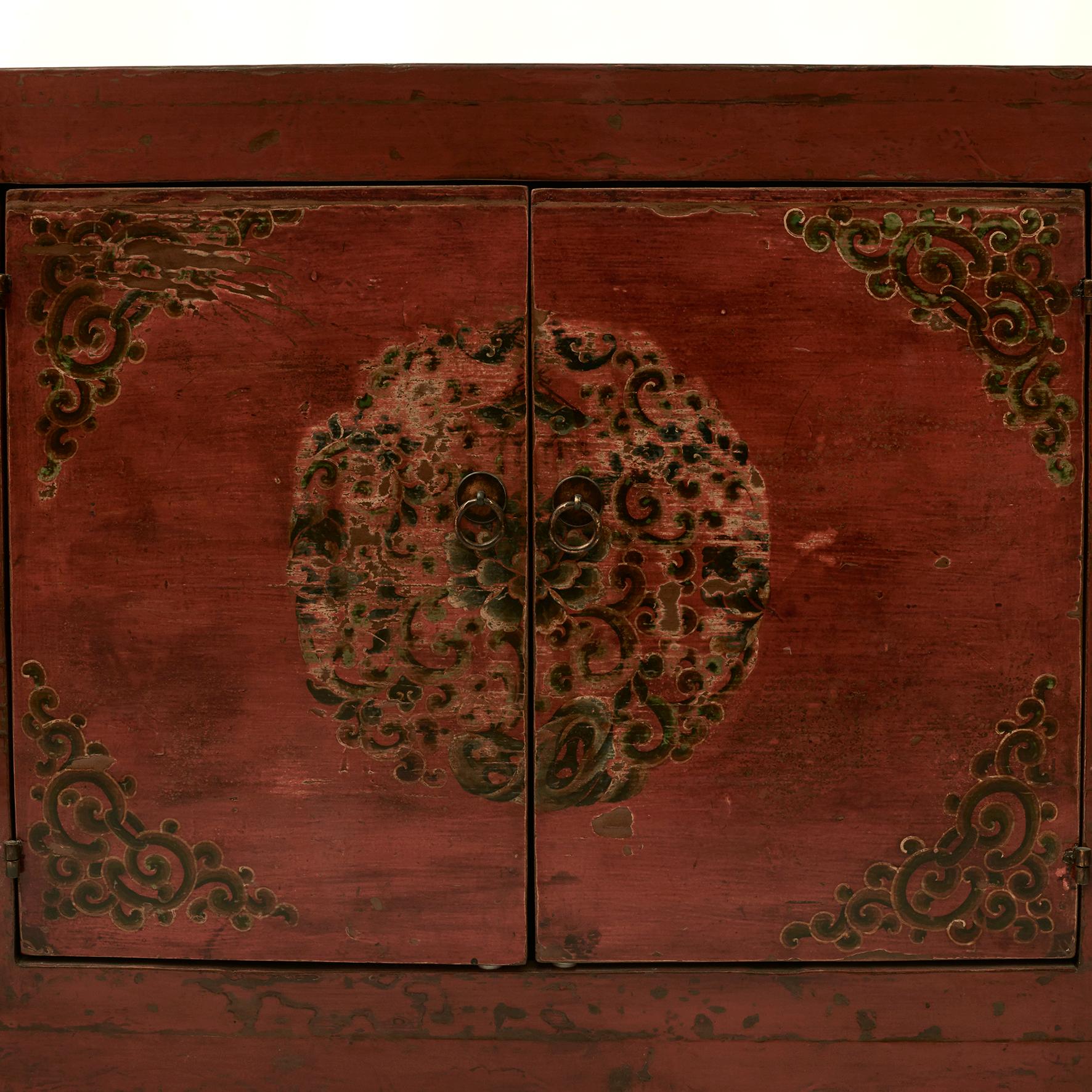 Lacquered Sideboard with Decorations, Shandong Province China In Good Condition For Sale In Kastrup, DK
