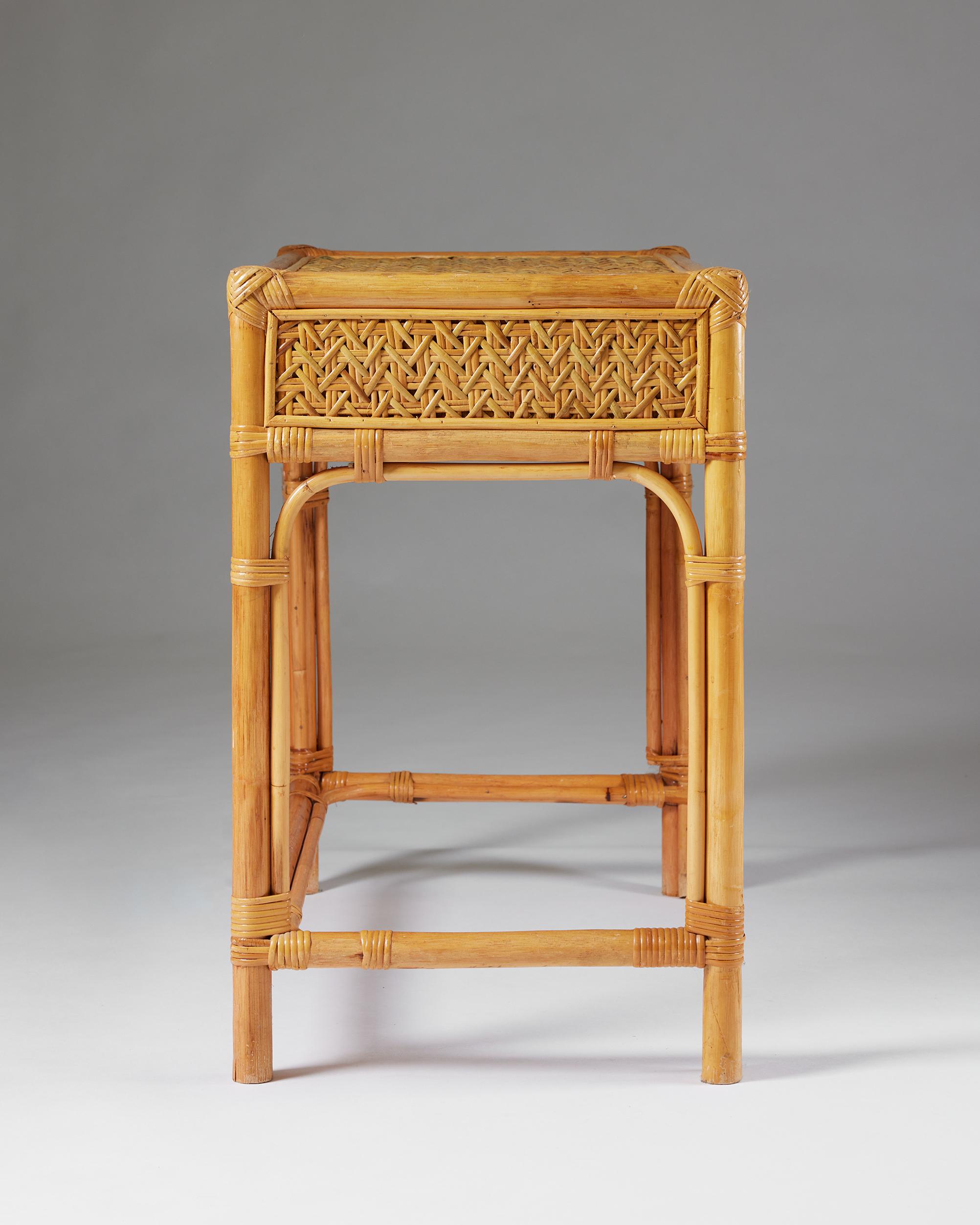 Sideboard / Side table, anonymous for DUX, Sweden, 1960s, Bamboo, Rattan, Brass In Good Condition For Sale In Stockholm, SE