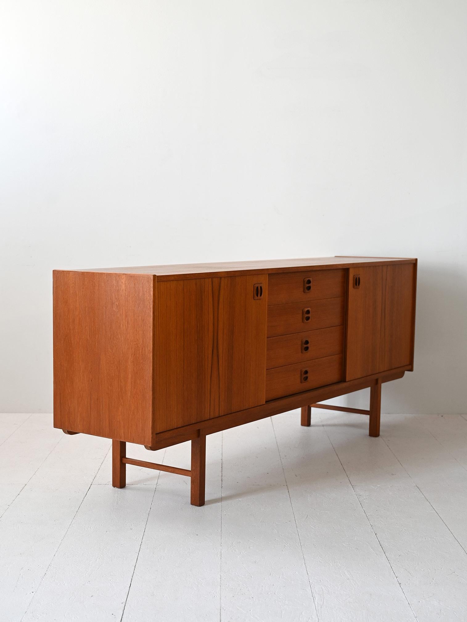 Metà XX secolo Sideboard svedese in teak anni '60