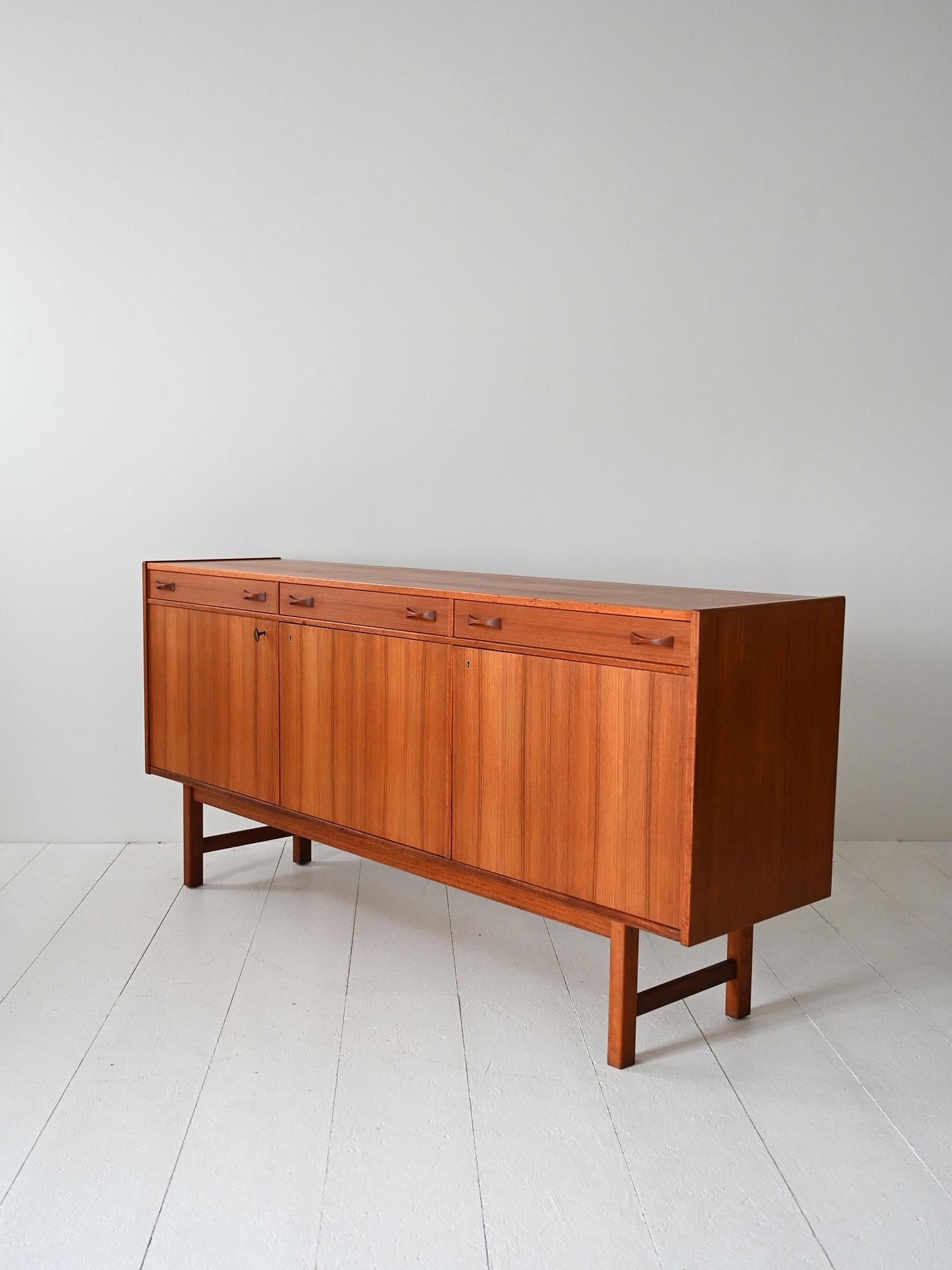 Vintage Swedish sideboard by Ulferts In Good Condition For Sale In Brescia, IT