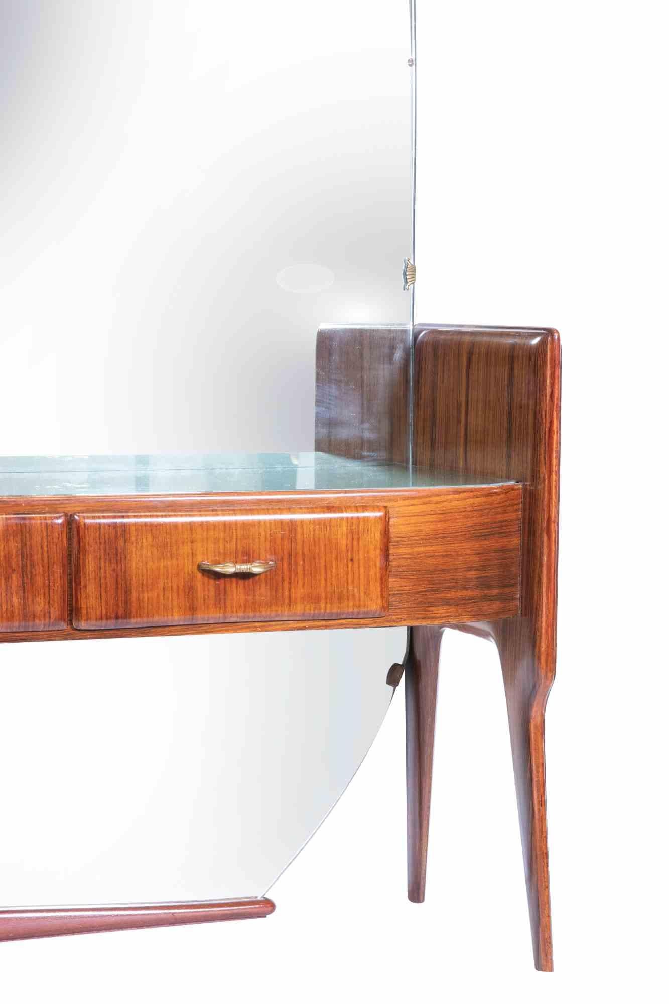 Sideboard Toilette is a design item realized by Vittorio Dassi in the mid-20th Century.

A wooden sideboard with three drawer and a big mirror

The creations of Vittorio Dassi (1893-1973), made in the 1940s and 1950s, are distinguished by the choice