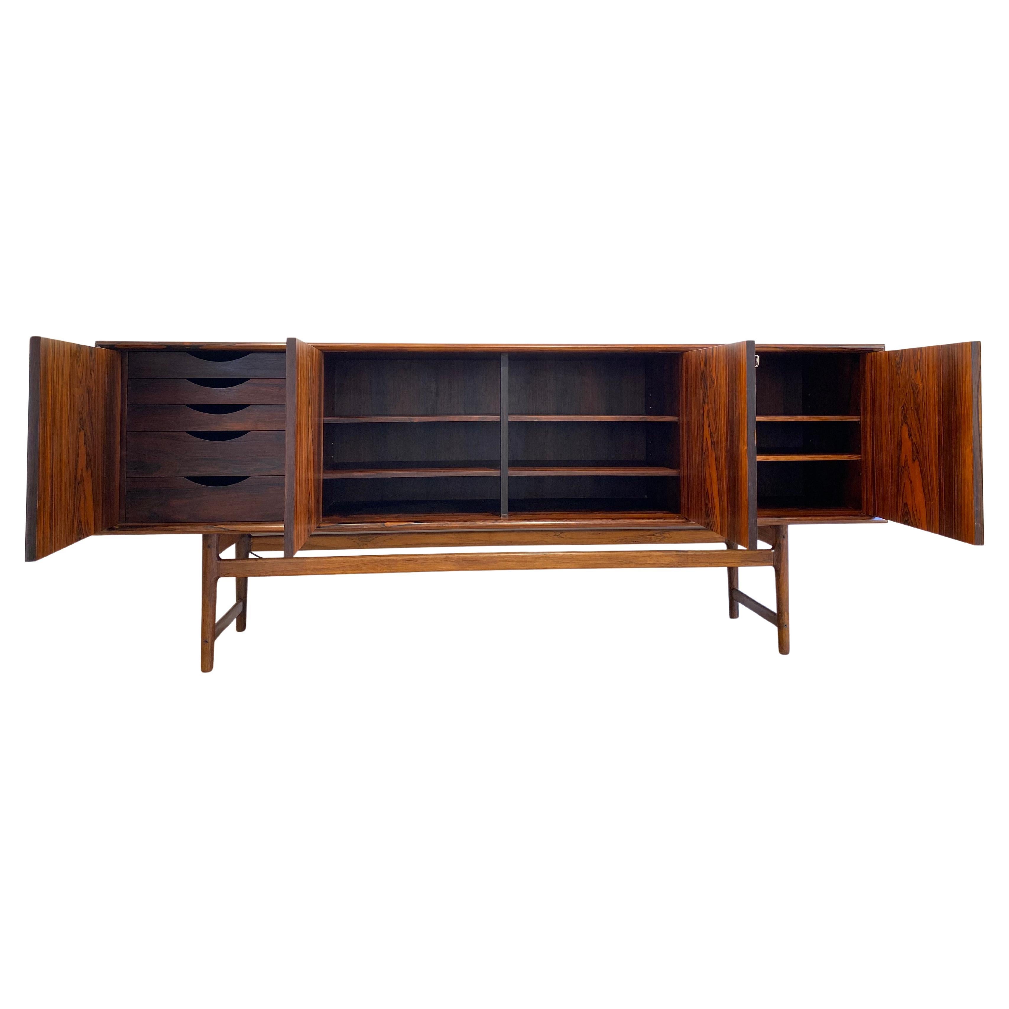 Sideboard von Torbjørn Afdal für Bruksbo, Norwegen. Die schlanken Linien des Sideboards 