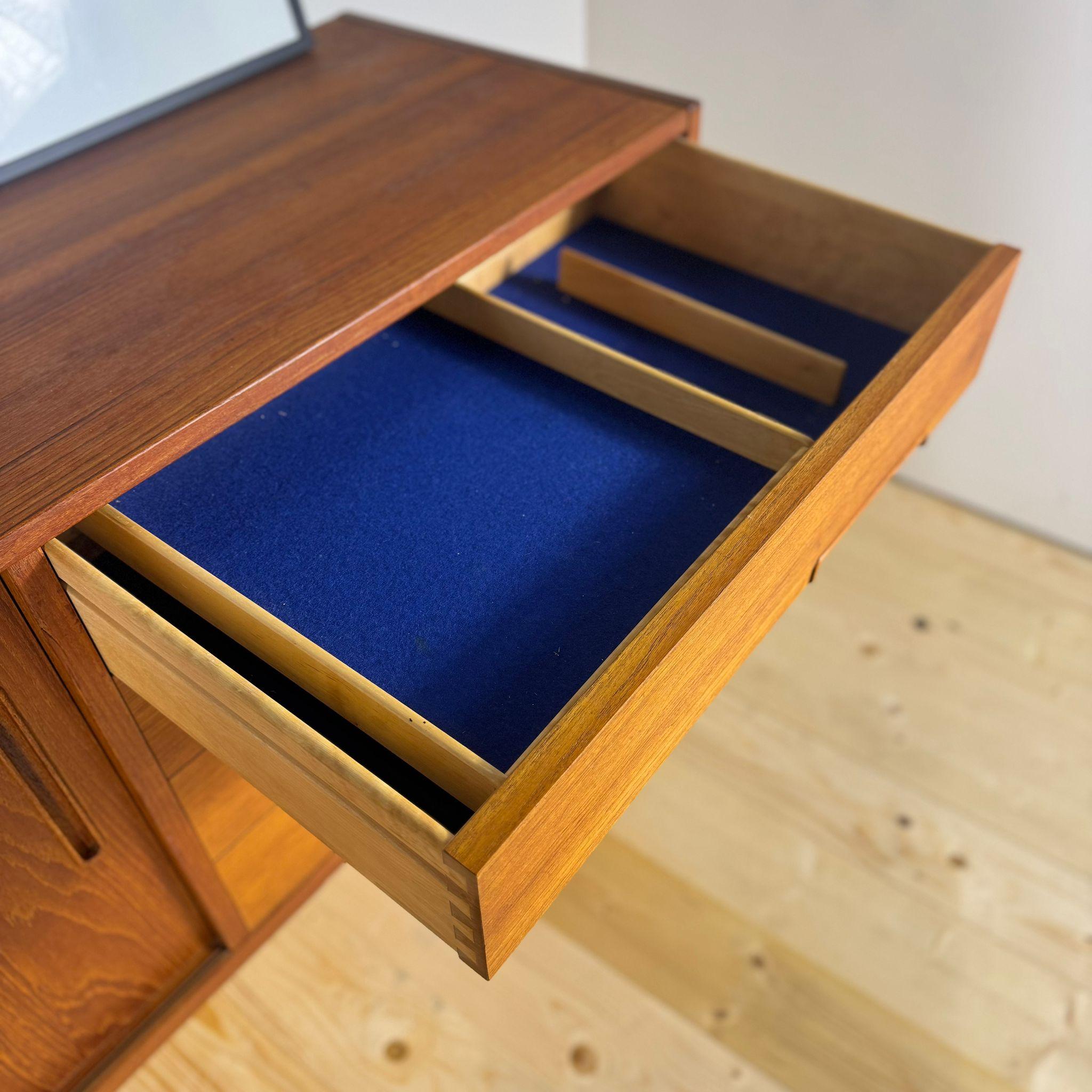 Mid-Century moderno Credenza 