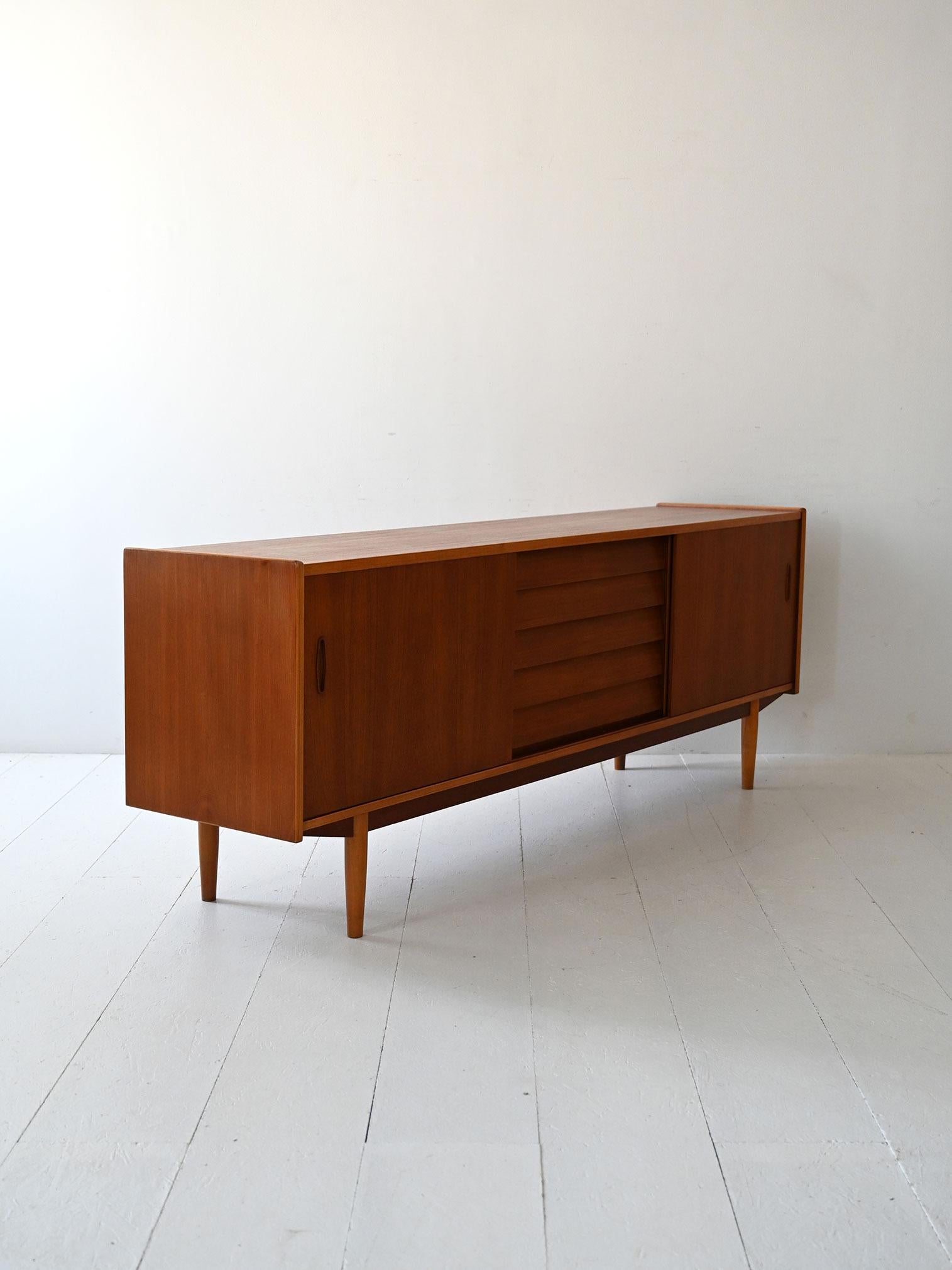 Sideboard “Trio” in teak e rovere di Nils Jonsson per Hugo Troeds, anni ’60 In condizioni buone in vendita a Brescia, IT