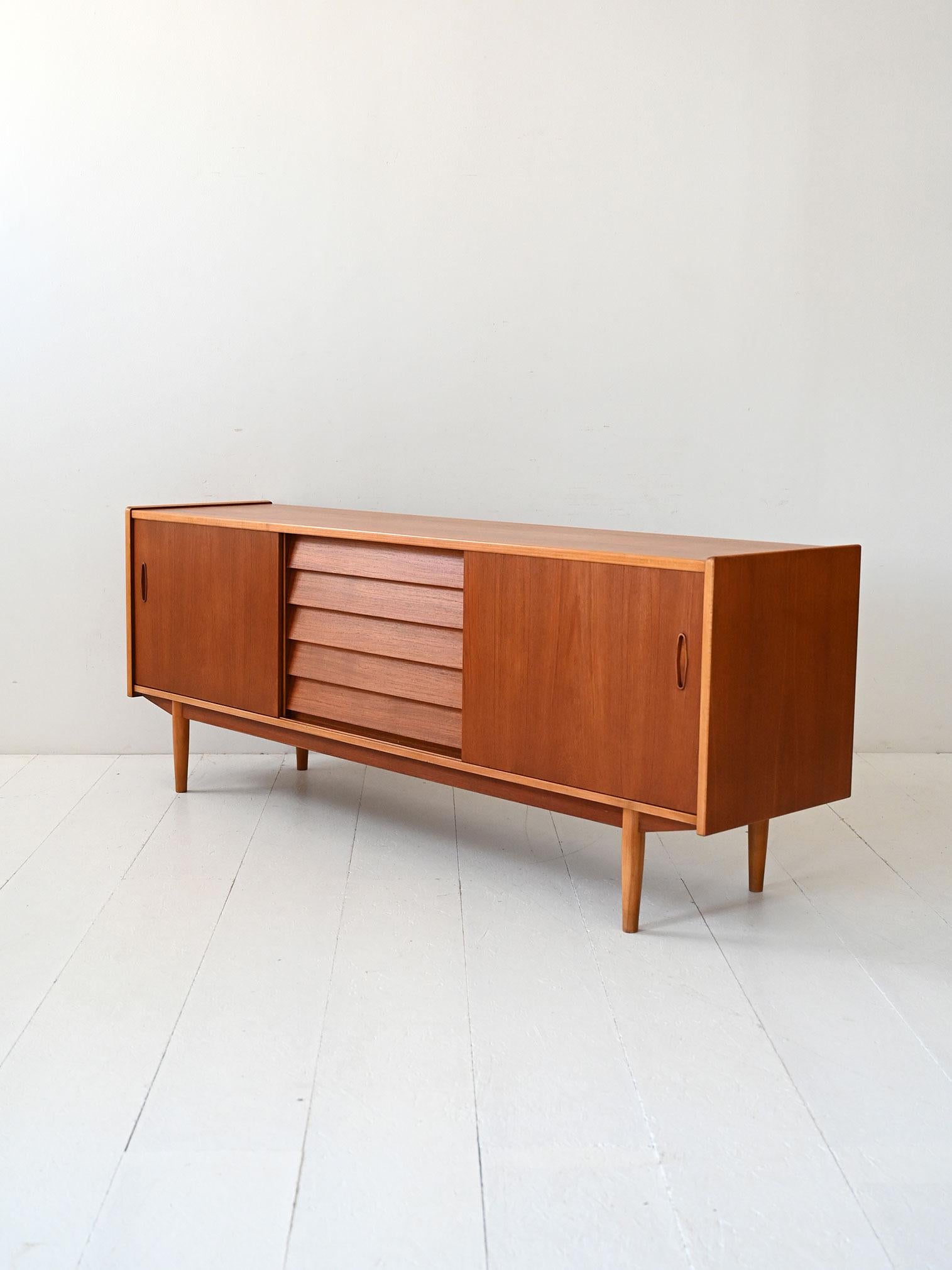 Mid-20th Century Sideboard “Trio” in teak e rovere di Nils Jonsson per Hugo Troeds, anni ’60 in vendita