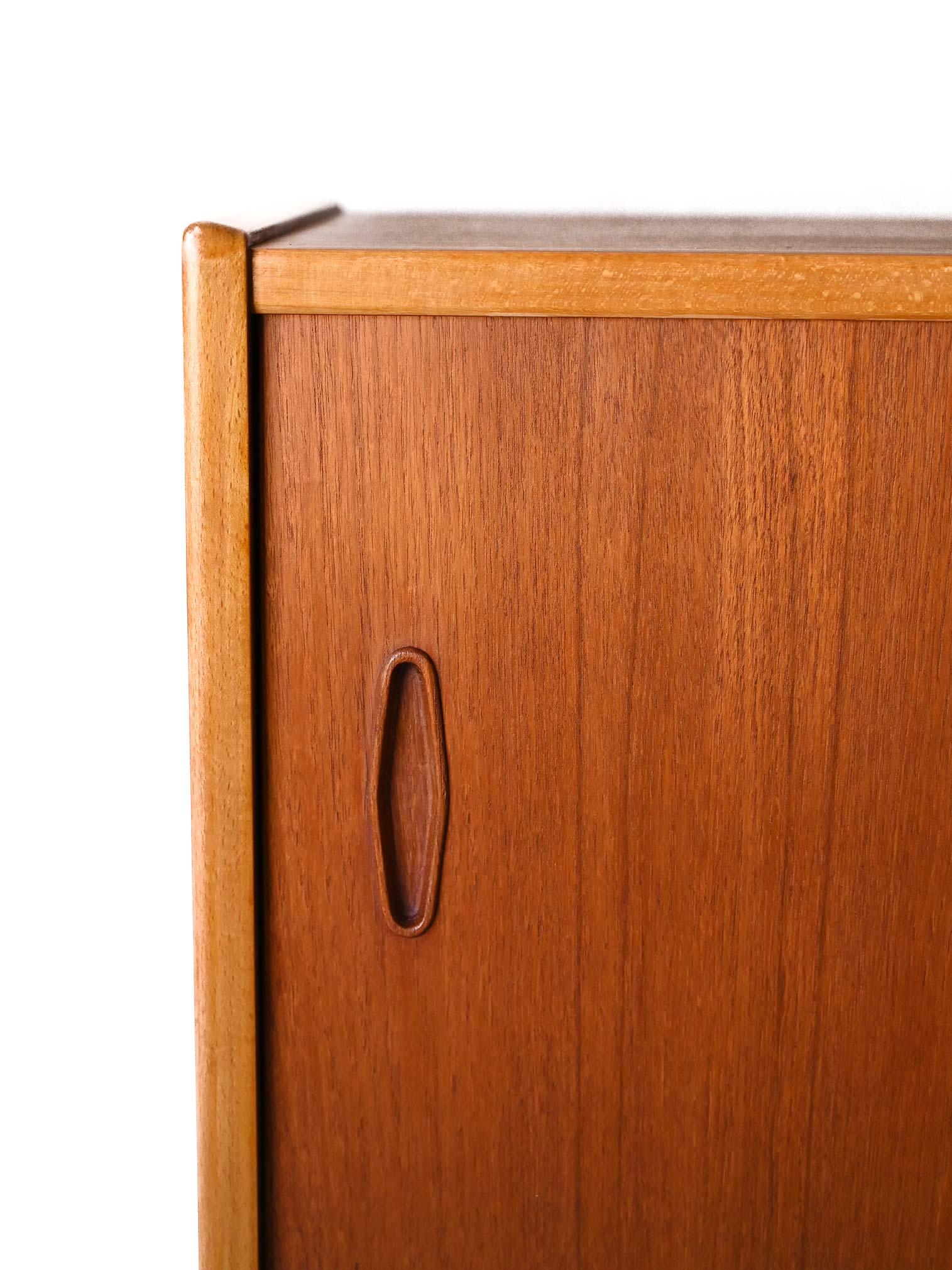 Sideboard “Trio” in teak e rovere di Nils Jonsson per Hugo Troeds, anni ’60 in vendita 1