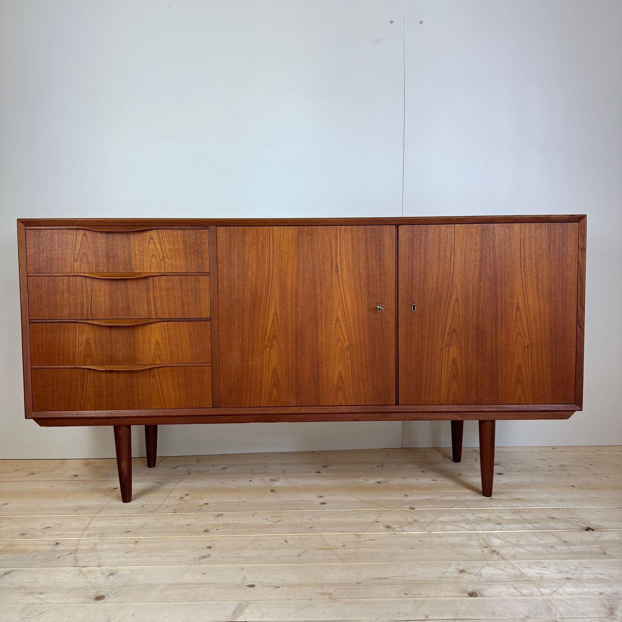 Veneer Sideboard vintage, Denmark 1960 For Sale