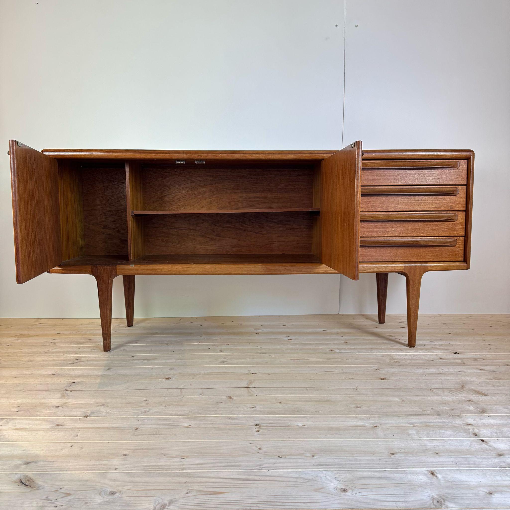 Vintage sideboard, Denmark 1960 For Sale 2