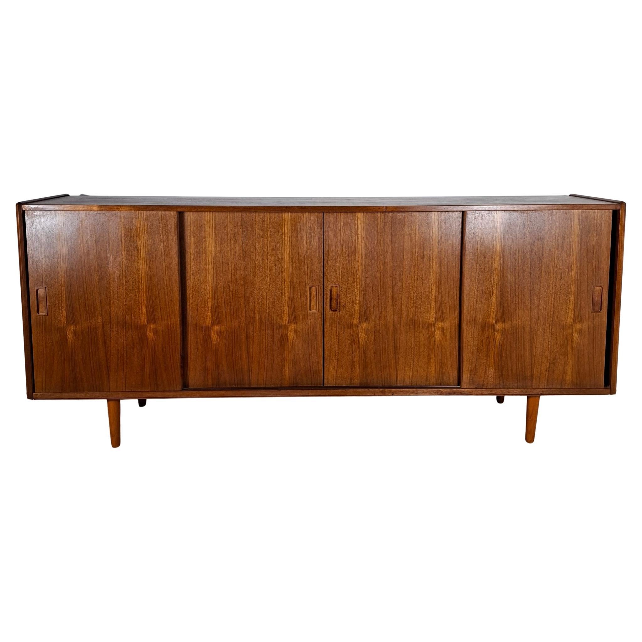 Sideboard Vintage in Teak con Ante Scorrevoli – Design Danese