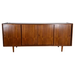 Sideboard Vintage in Teak con Ante Scorrevoli – Design Danese