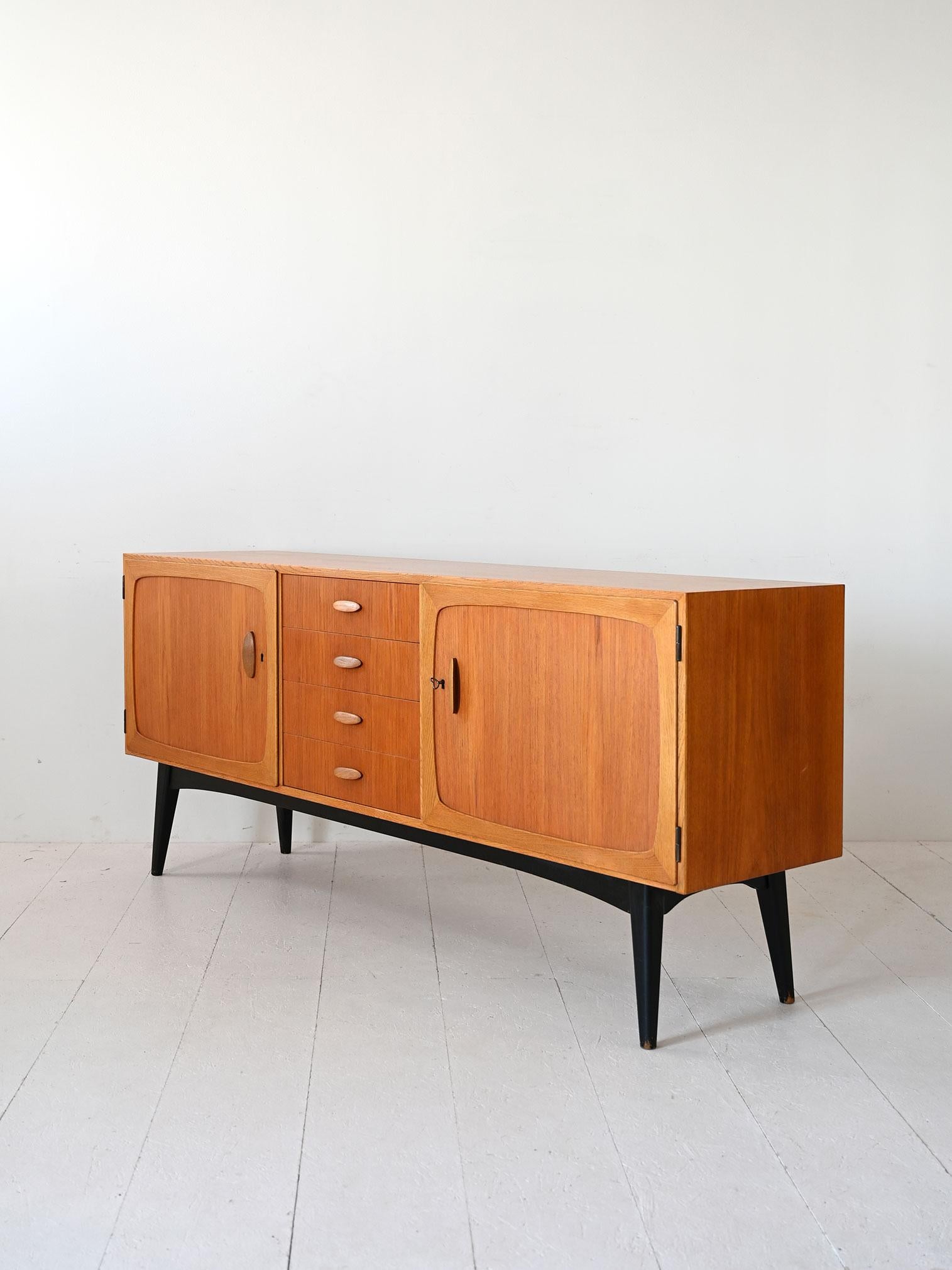 Aparador vintage de teca en Bueno estado para la venta en Brescia, IT
