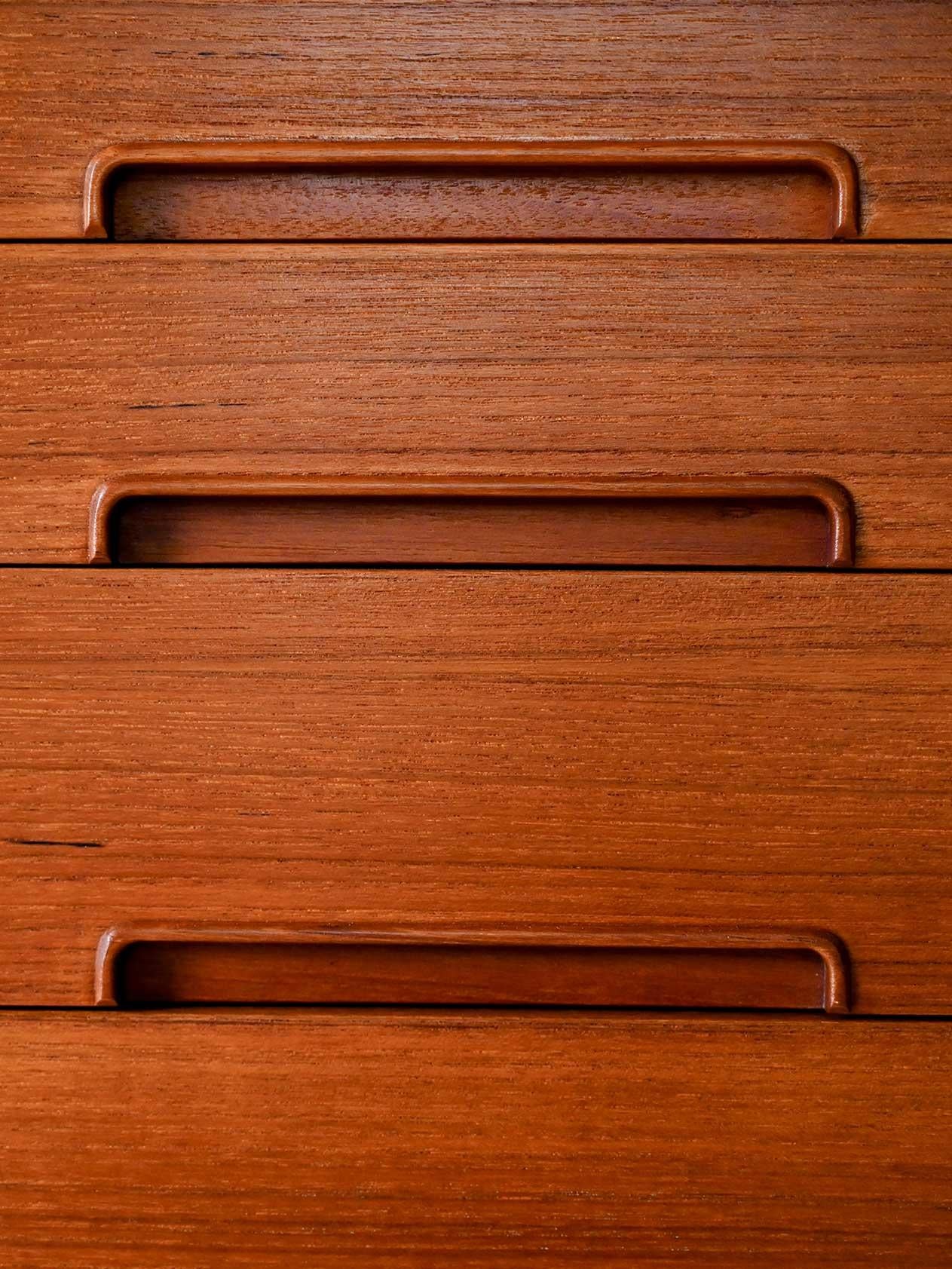 Scandinavian vintage sideboard by Nils Jonsson For Sale 3