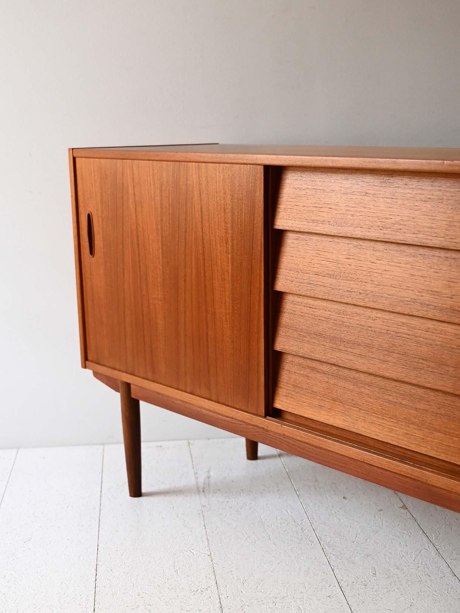 Sideboard vintage scandinavo di Nils Jonsson in vendita 4