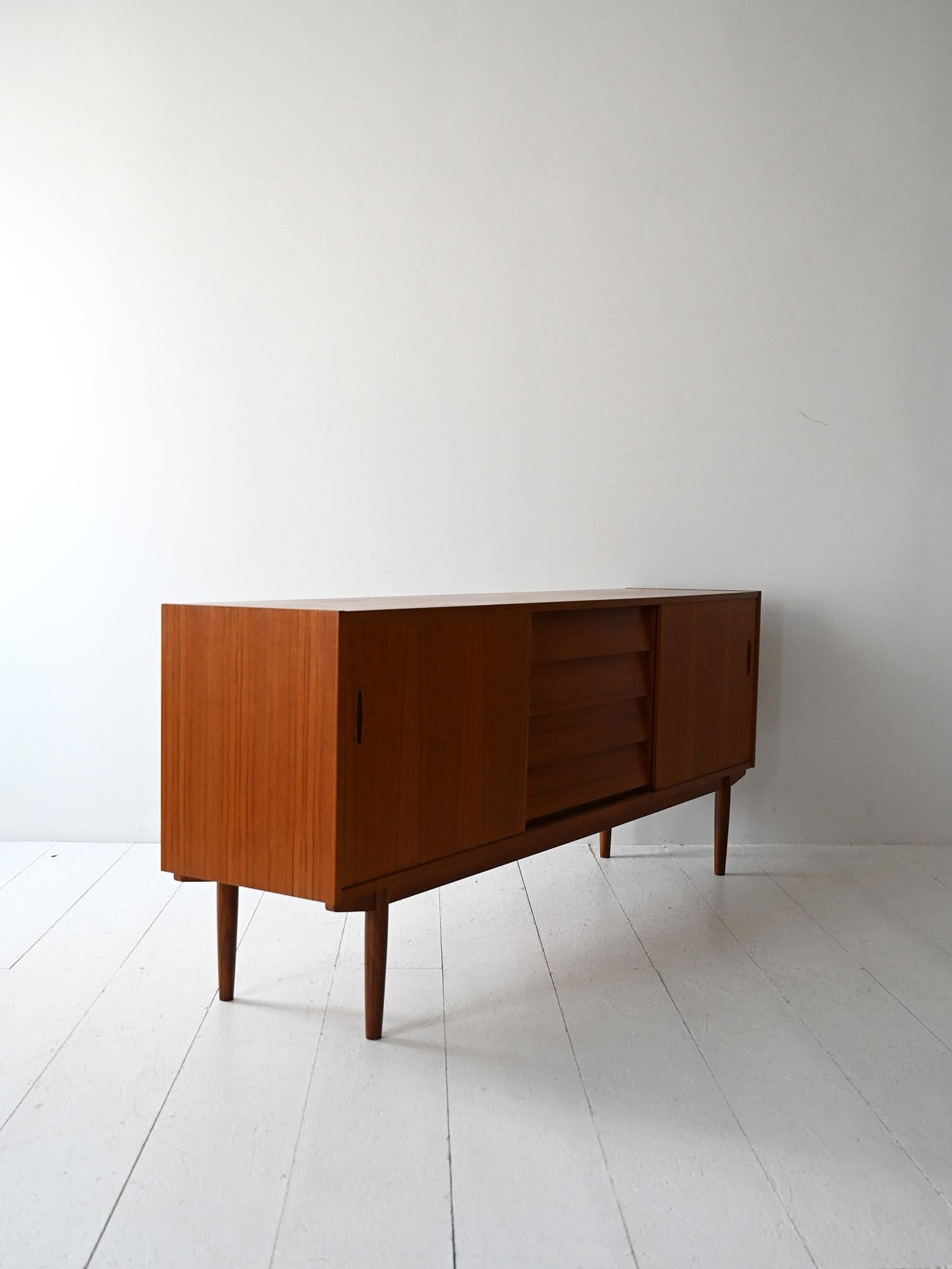 Sideboard vintage scandinavo di Nils Jonsson In condizioni buone in vendita a Brescia, IT