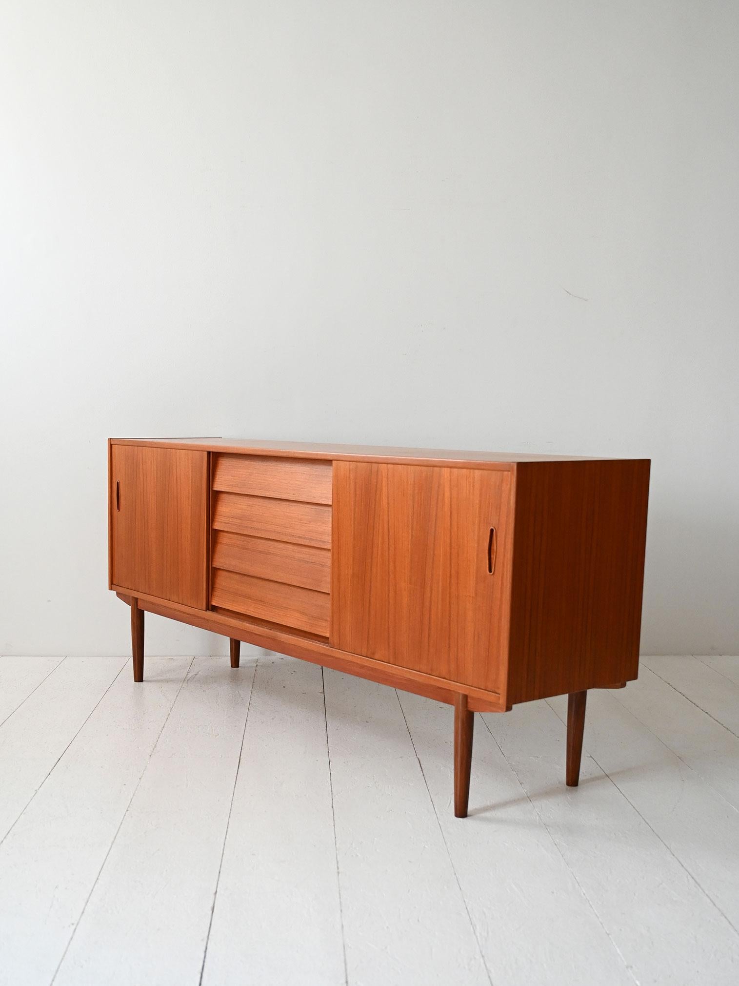 Mid-20th Century Sideboard vintage scandinavo di Nils Jonsson in vendita