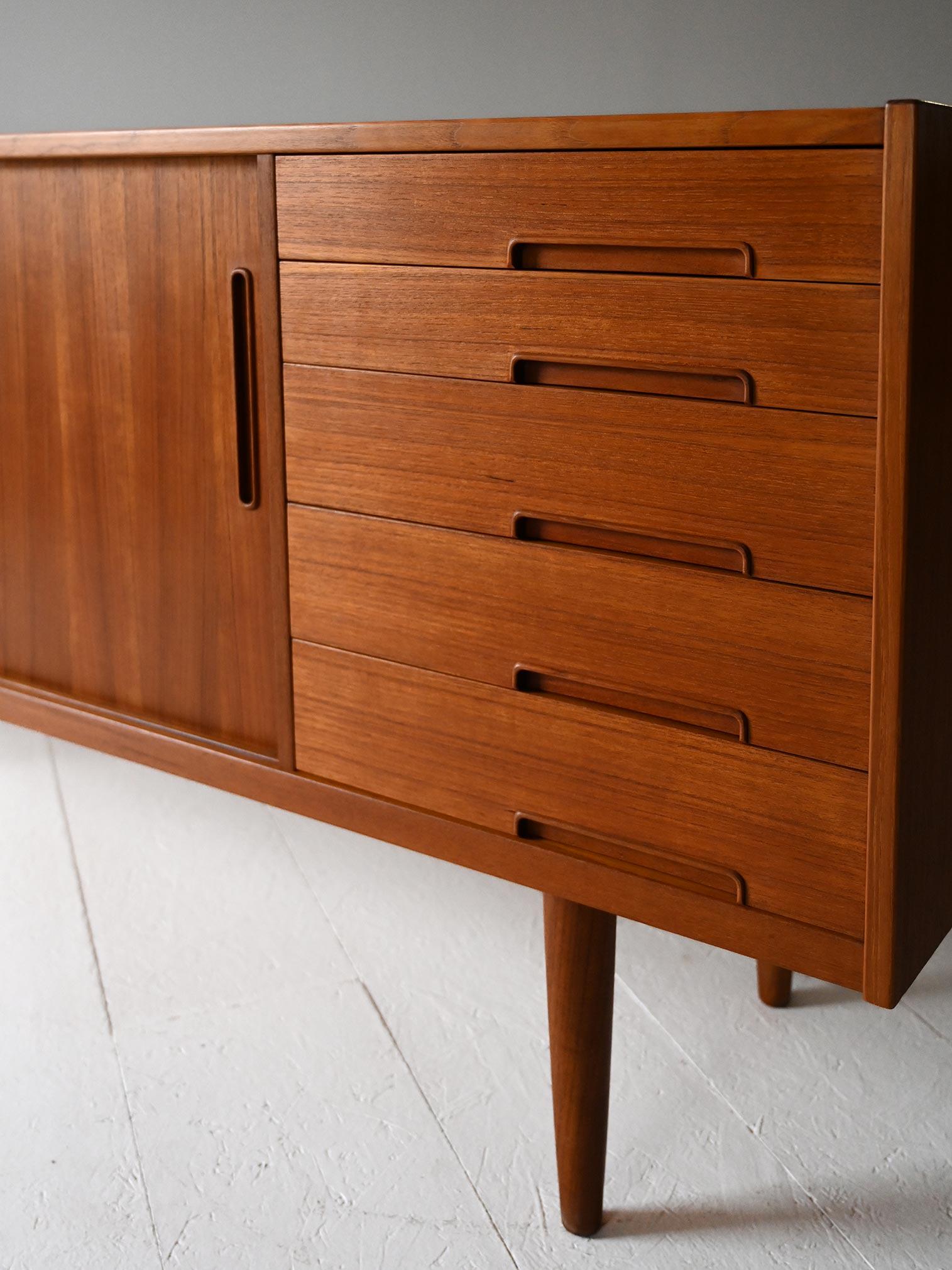 Scandinavian vintage sideboard by Nils Jonsson For Sale 1