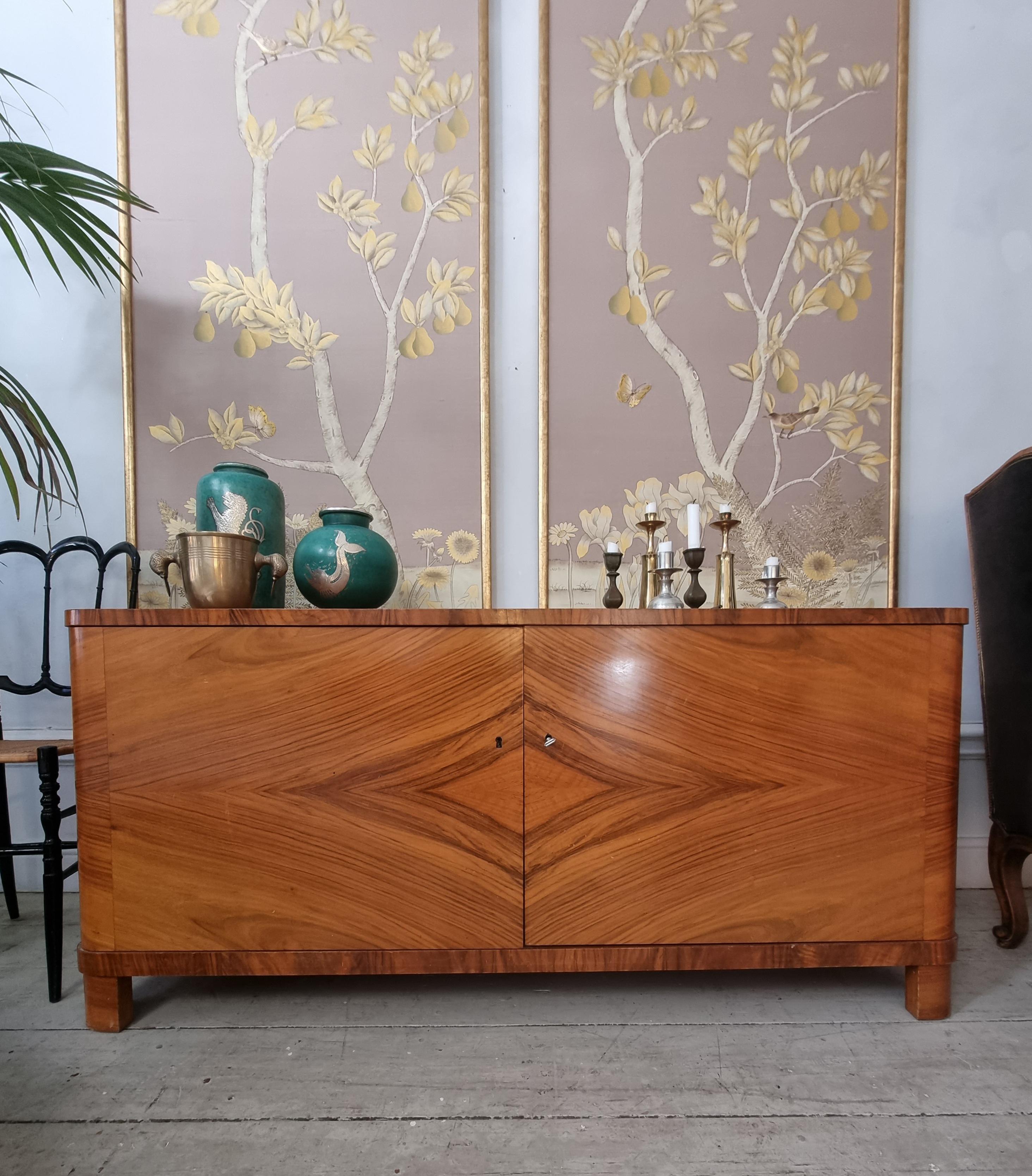 Sideboard, walnut, Swedish / Scandinavian Modern 1940s. In Good Condition For Sale In Stockholm, SE