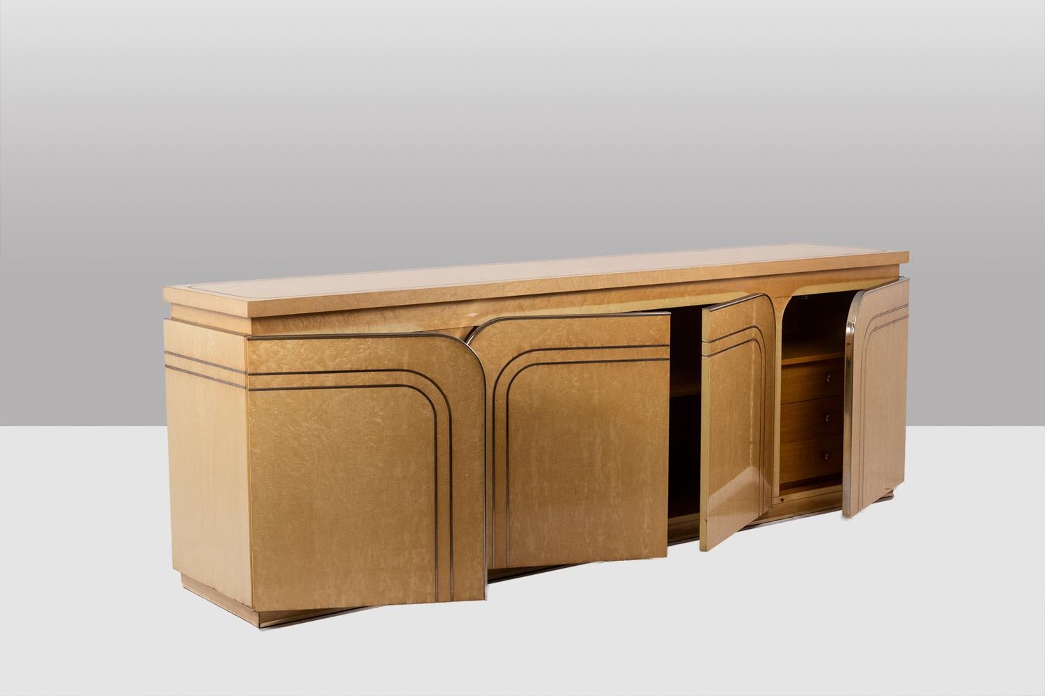 Credenza a 4 ante in legno di betulla. 1970s. In condizioni ottime in vendita a Saint-Ouen, FR