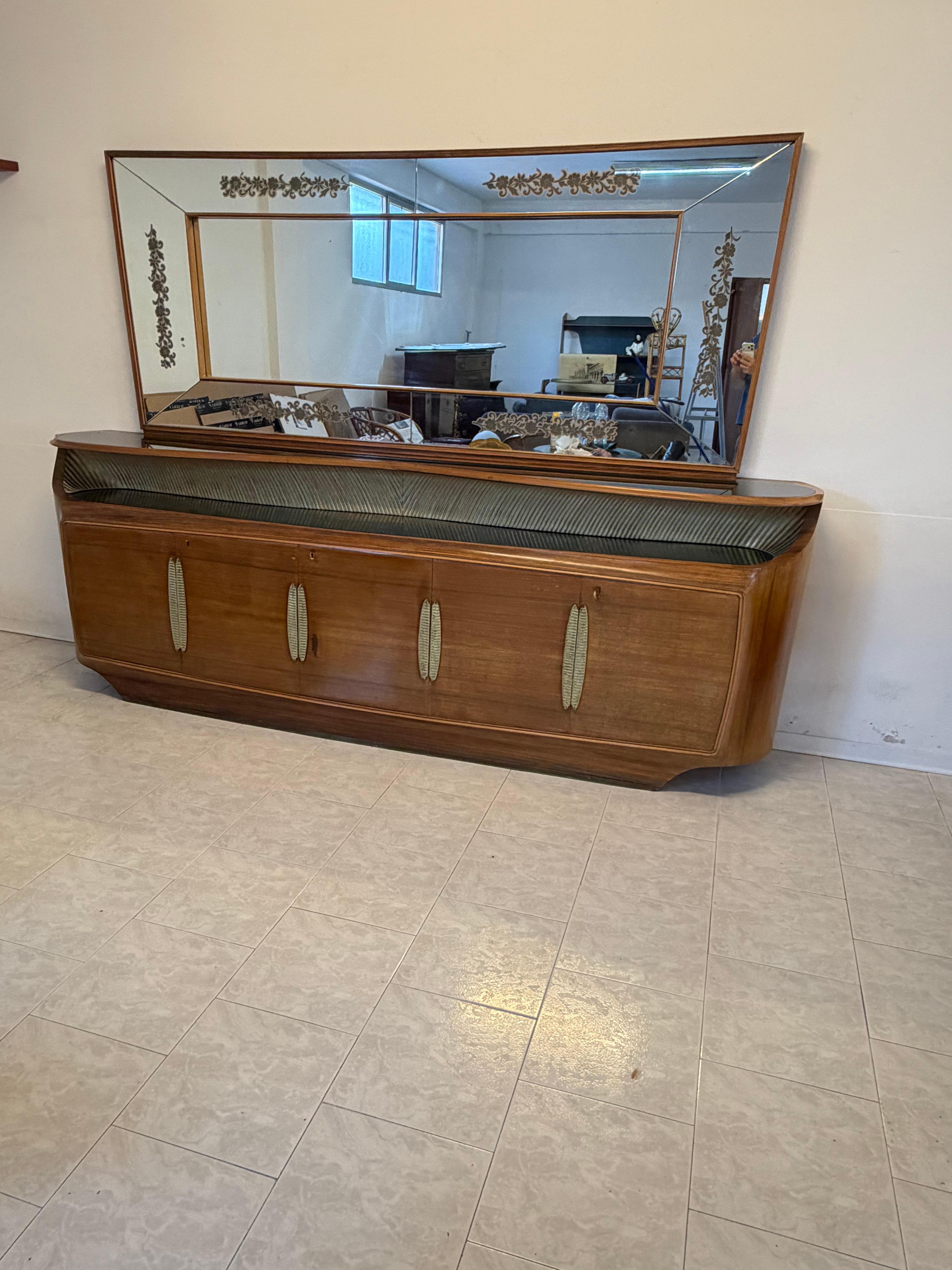 Sideboard with backlit mirror attributed to Vittorio Dassi, 1950s
The sideboard has three compartments, one with drawers.
Brass hardware.
One of the glass shelves is cracked, as shown in the descriptive photograph, but easily replaceable. Overall,