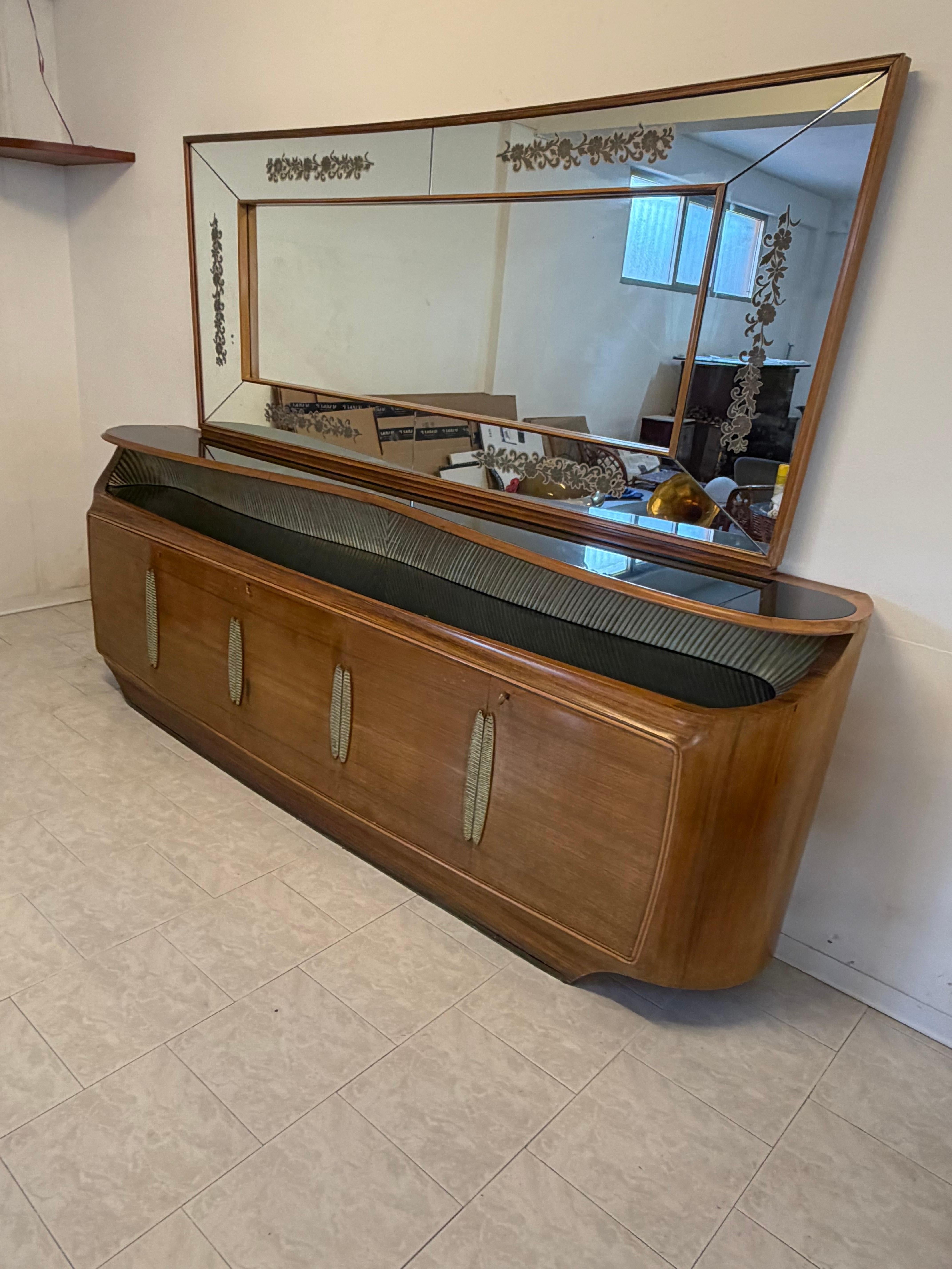 Sideboard with backlit mirror attributed to Vittorio Dassi, 1950s In Good Condition For Sale In Palermo, IT