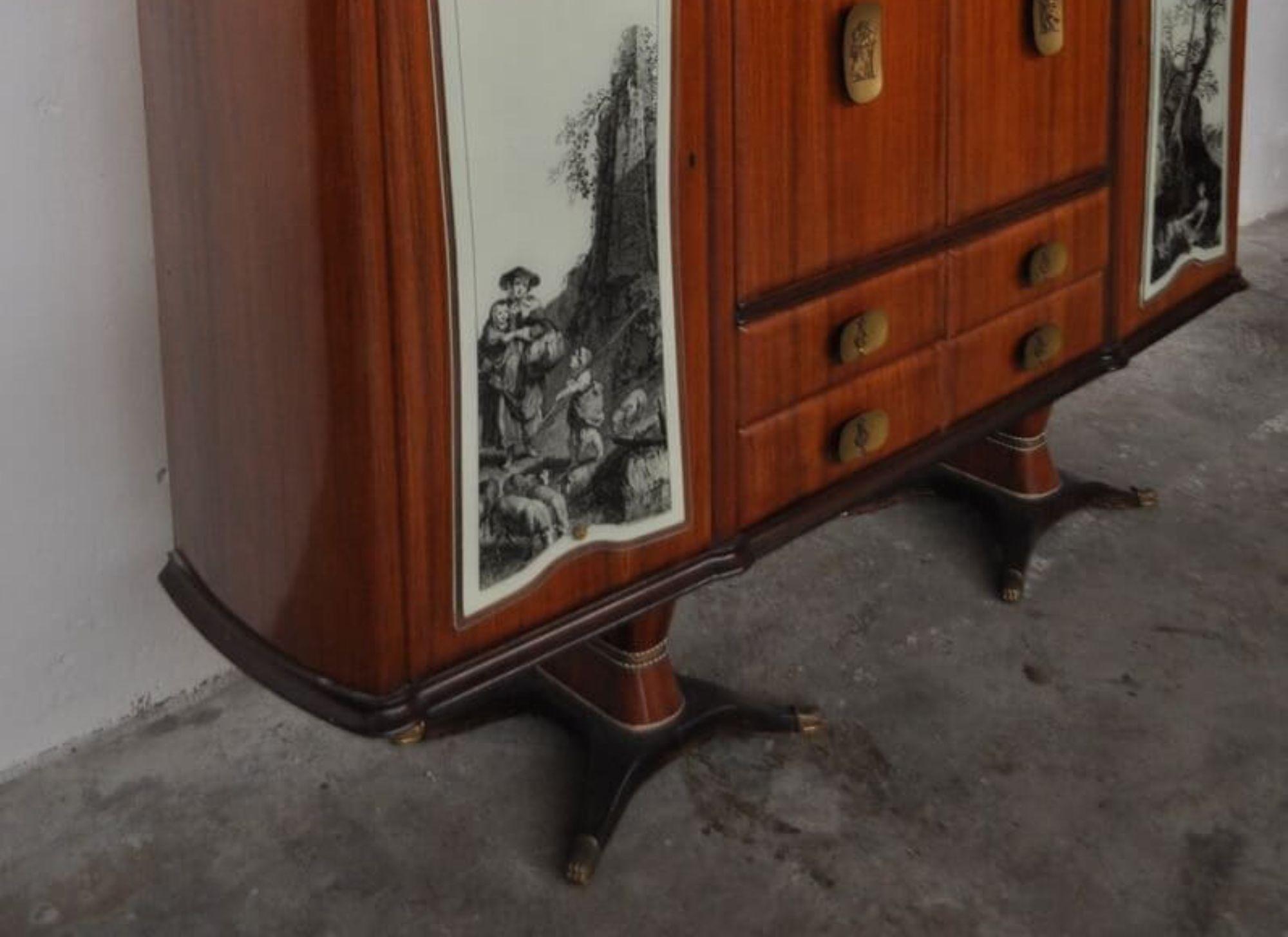 Mid-20th Century Sideboard with Drawers in Mahogany, Pearwood, Brass and Glass with Allegorical D in vendita