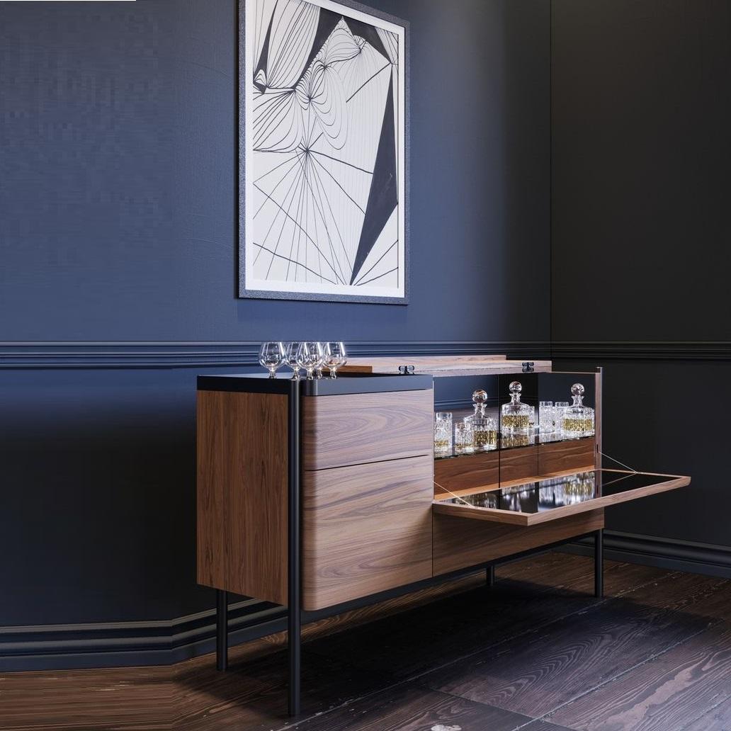 Enfilade avec façade tombante, intérieur miroir réfléchissant et plateau métallique en vente 2