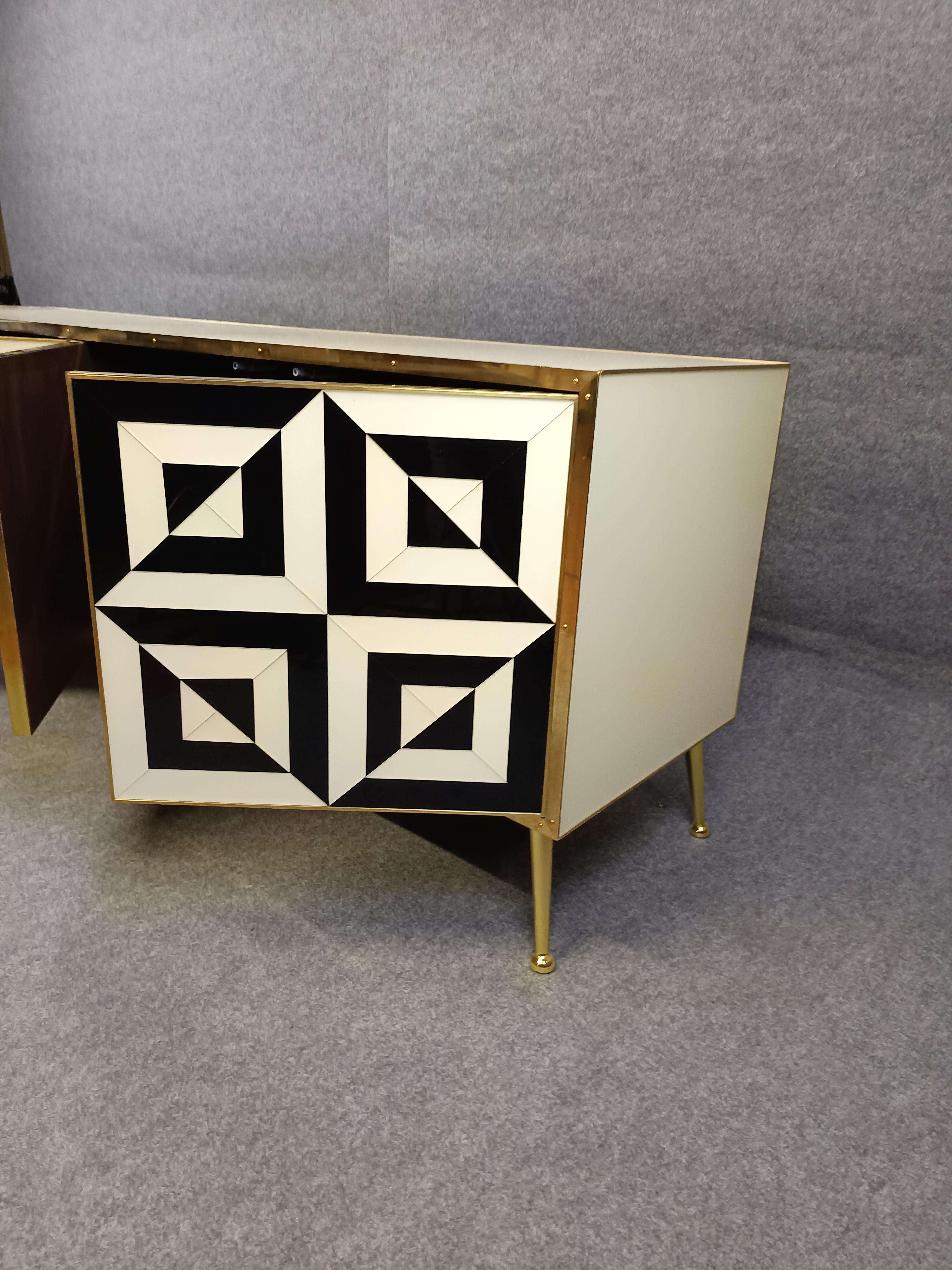Buffet avec portes en verre Murano blanc et noir optique Made in Italy Disponible en vente 2