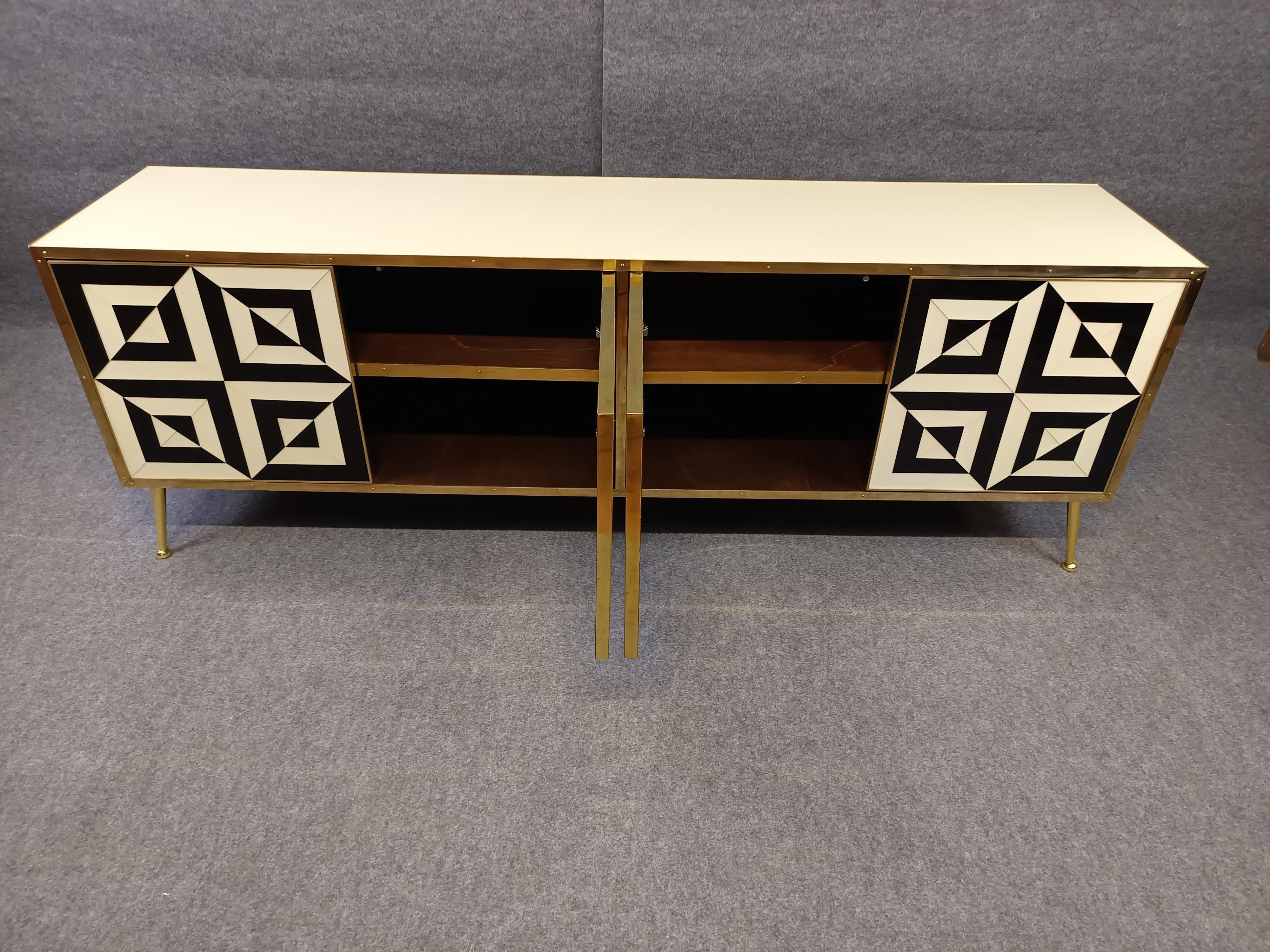 Buffet avec portes en verre Murano blanc et noir optique Made in Italy Disponible en vente 6