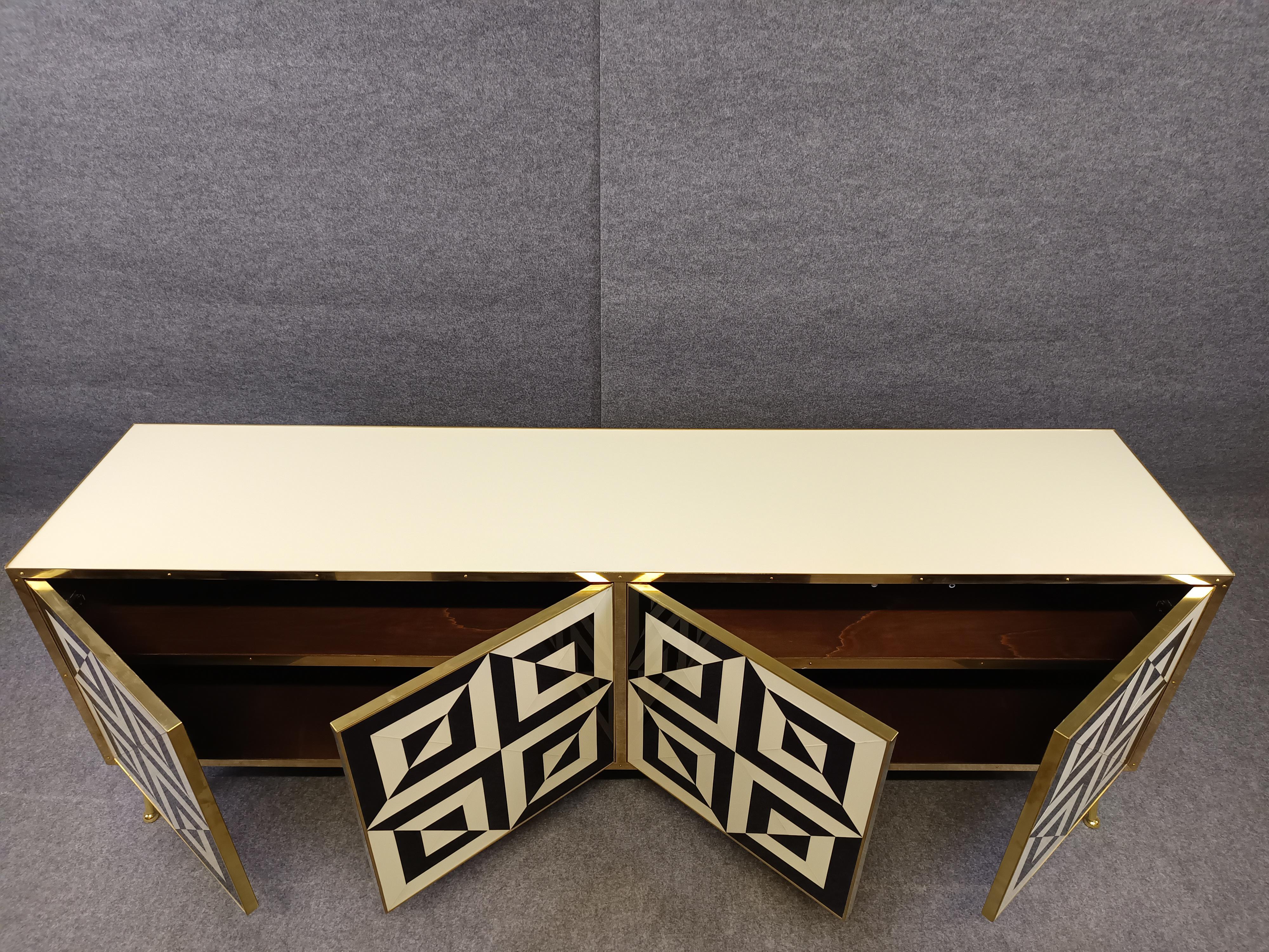 Buffet avec portes en verre Murano blanc et noir optique Made in Italy Disponible en vente 1