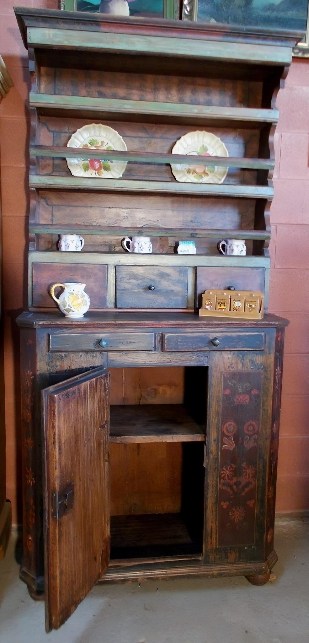 Sideboard with Painted Fir Plate Rack In Excellent Condition In Casaleone, IT