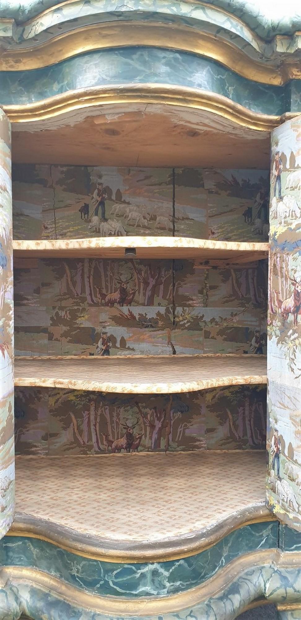 Peint Buffet à hauteur d'appui peint, Italie, XIXe siècle en vente