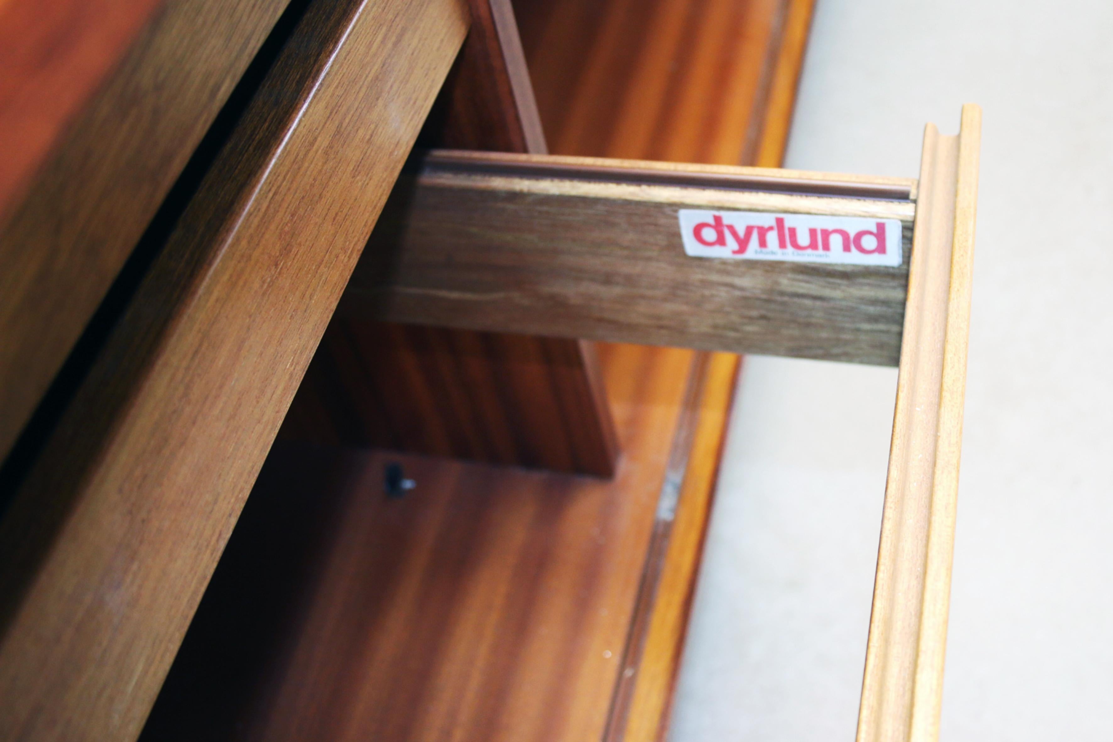 Sideboard mit Rollertüren von Dyrlund – Vintage 1960er Jahre (Mitte des 20. Jahrhunderts) im Angebot