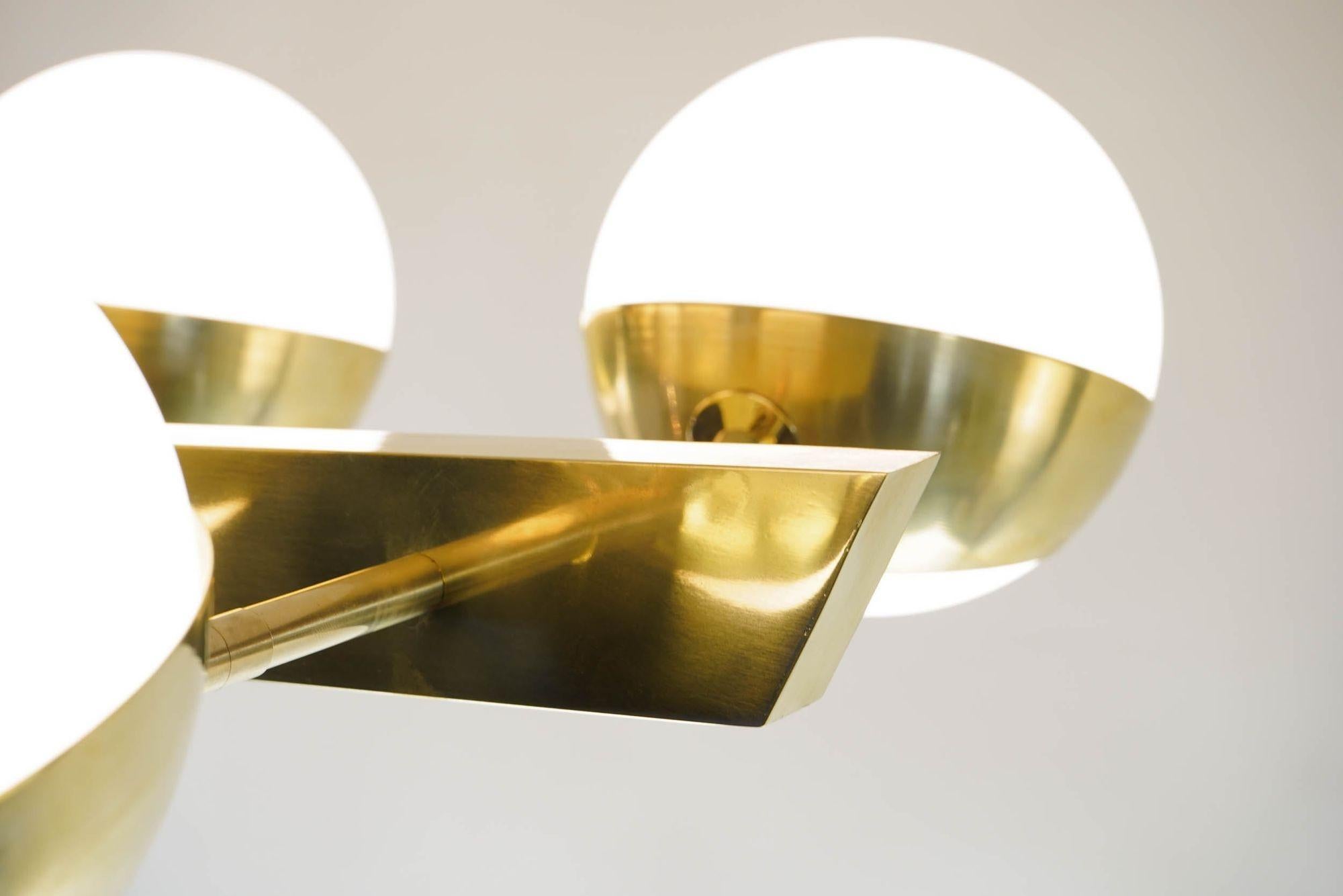 Mid-Century Modern Siderale 10 lights Brass and Lattimo glass Chandelier, Silvio Piattelli Design For Sale