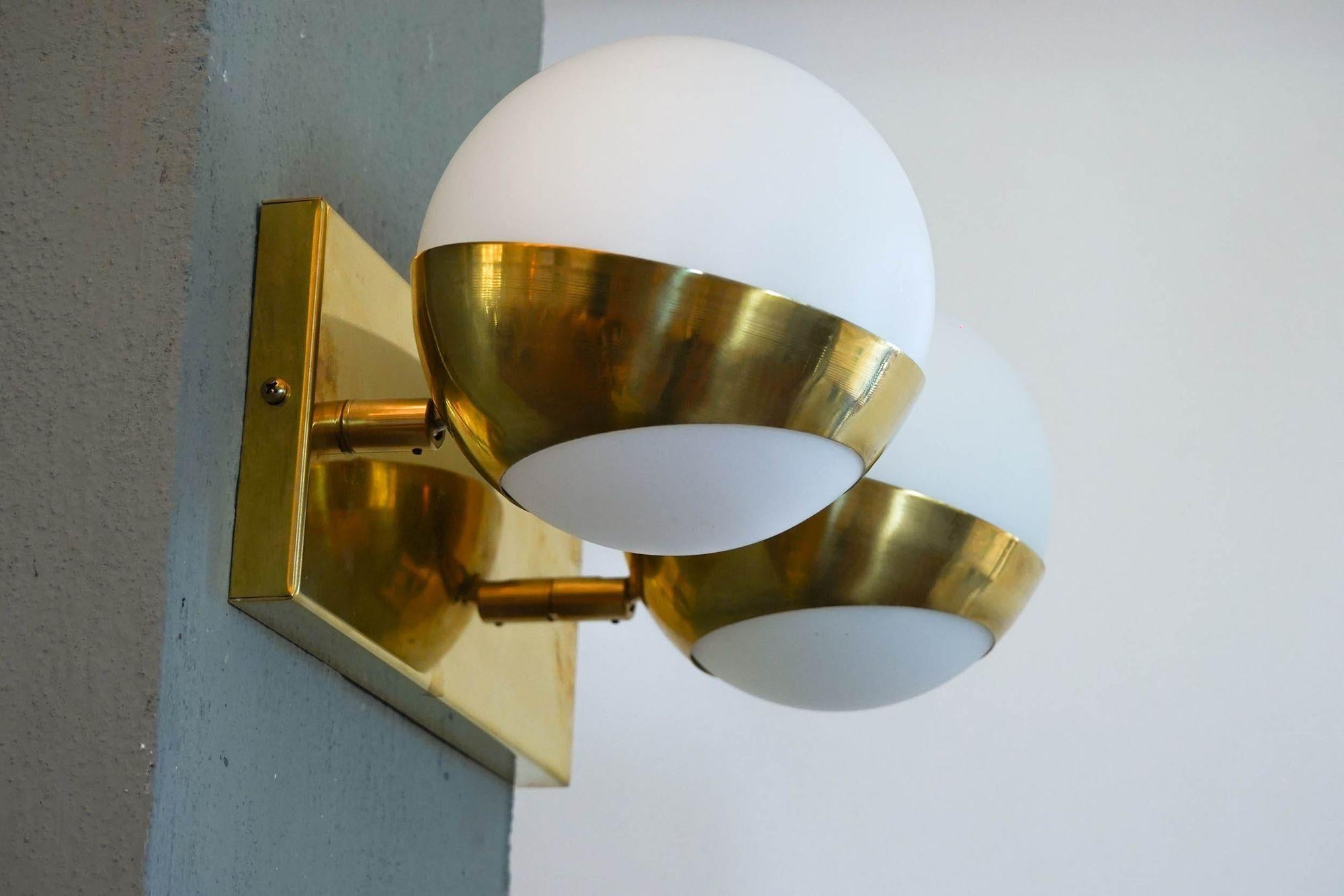 Siderale Twin Shades Brass and Lattimo glass Sconce, Silvio Piattelli Design For Sale 13