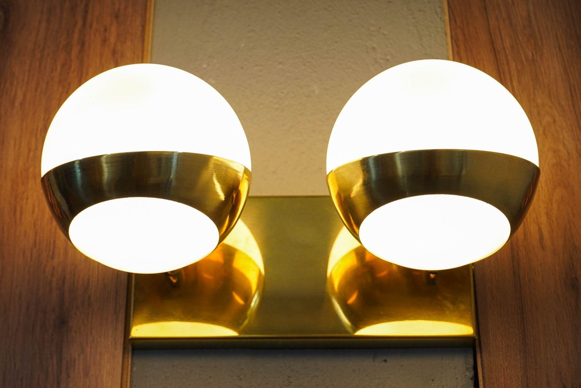 Siderale Twin Shades Brass and Lattimo glass Sconce, Silvio Piattelli Design In New Condition For Sale In Tavarnelle val di Pesa, Florence