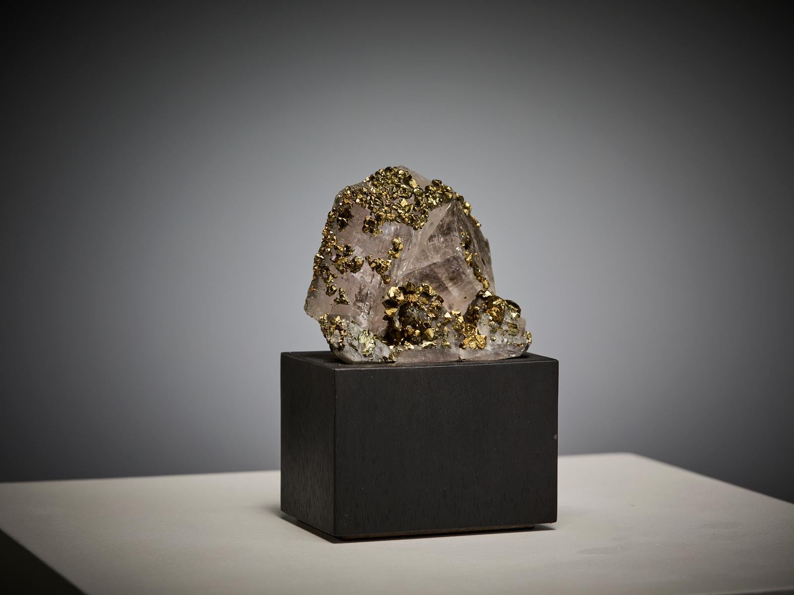 Siderite with Pyrite (Kristall) im Angebot