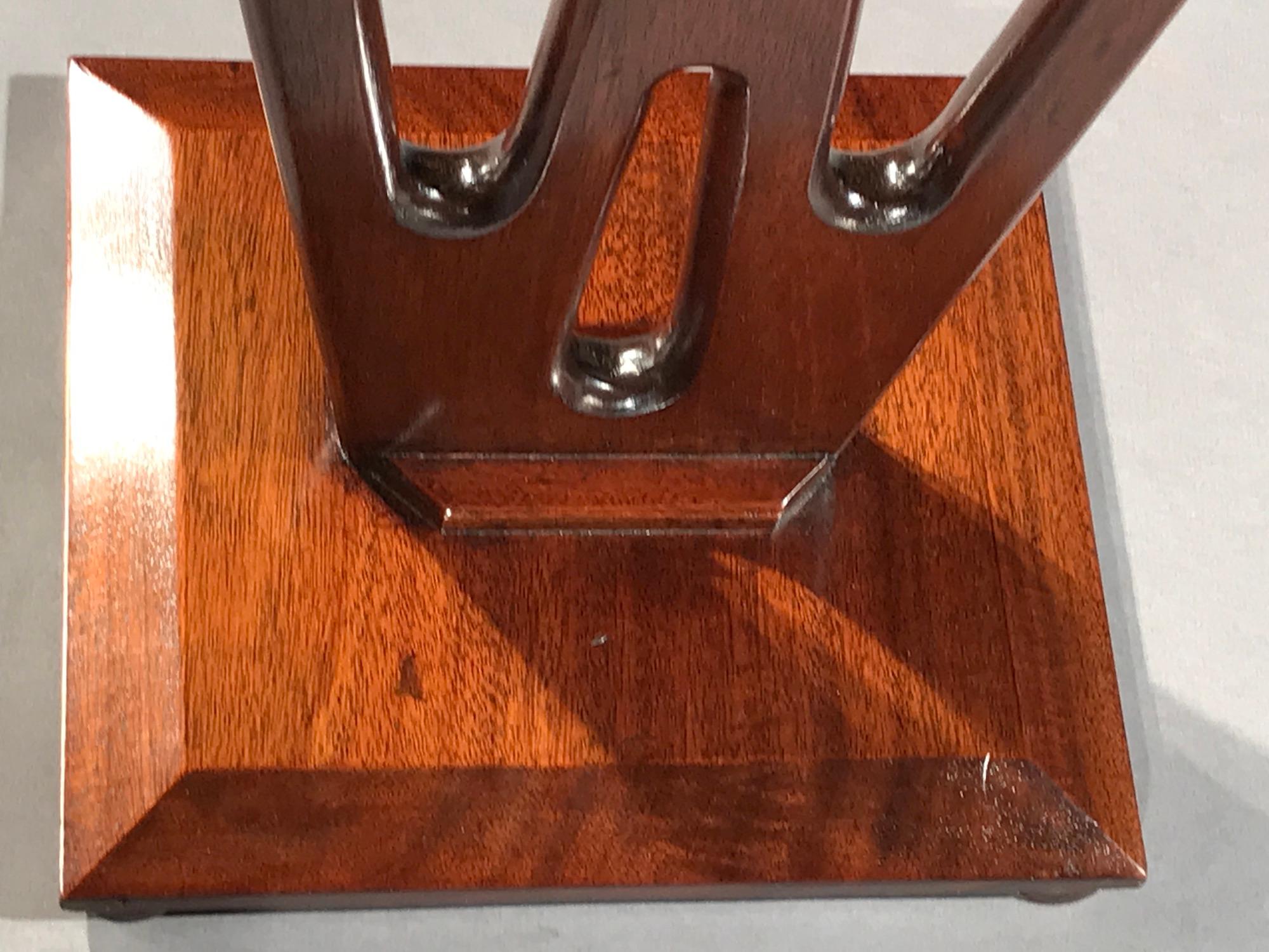 Beistelltische, Paar niedrige Beistelltische aus Teakholz, Vintage, modernistische Laubsägearbeiten (Mitte des 20. Jahrhunderts) im Angebot