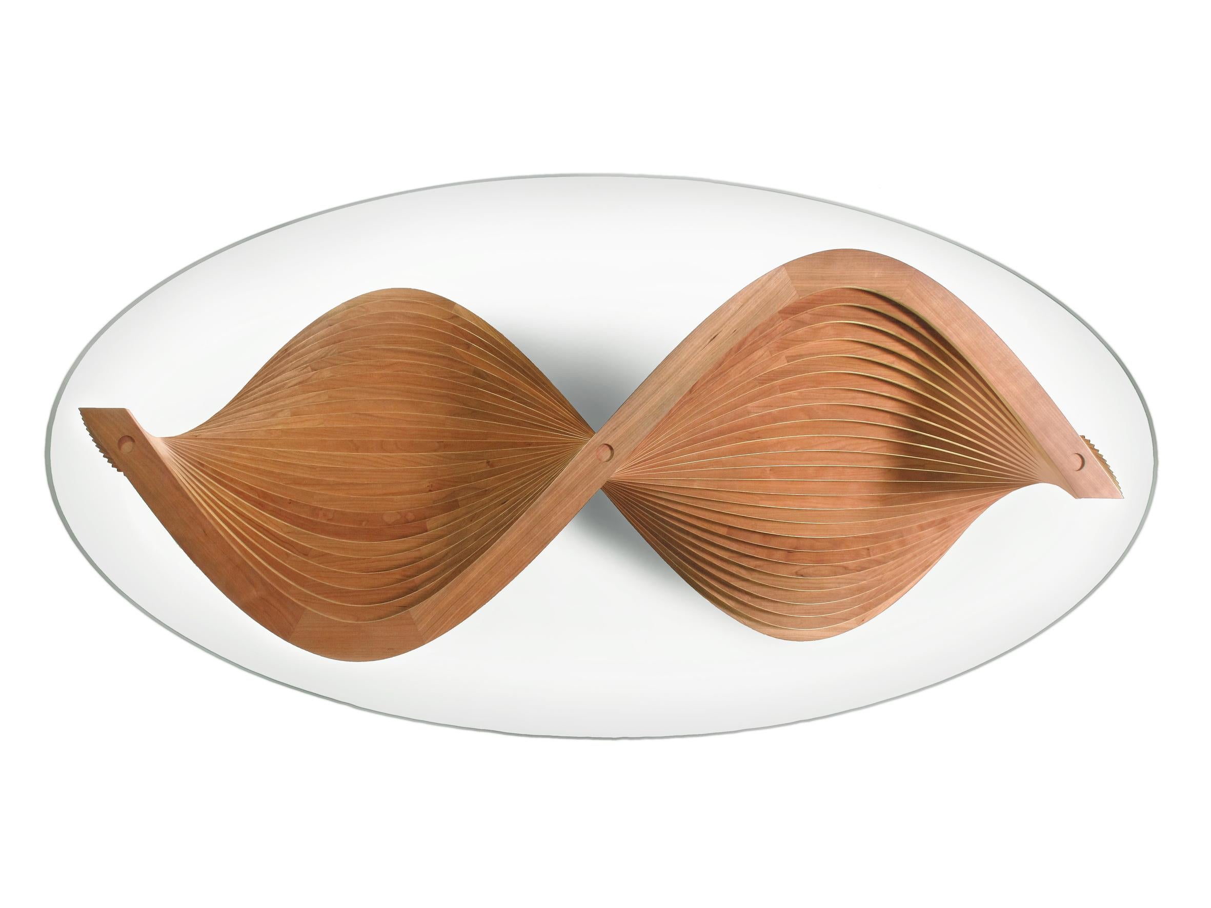 Moderne Table basse contemporaine sculpturale en bois de cerisier Sidewinder II de David Tragen en vente