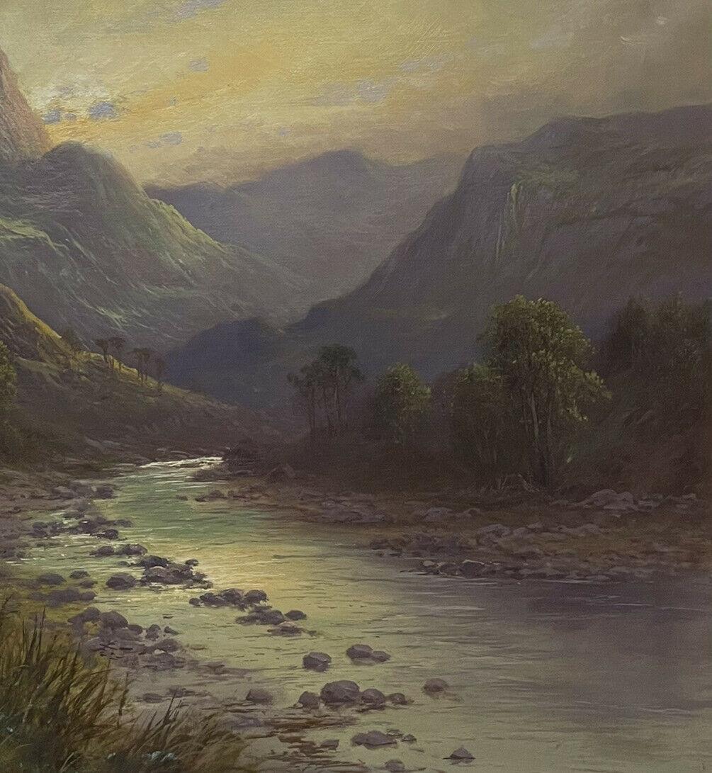 Grande peinture à l'huile ancienne de paysage écossais des Highlands, représentant des moutons dans une vallée de la rivière en vente 1