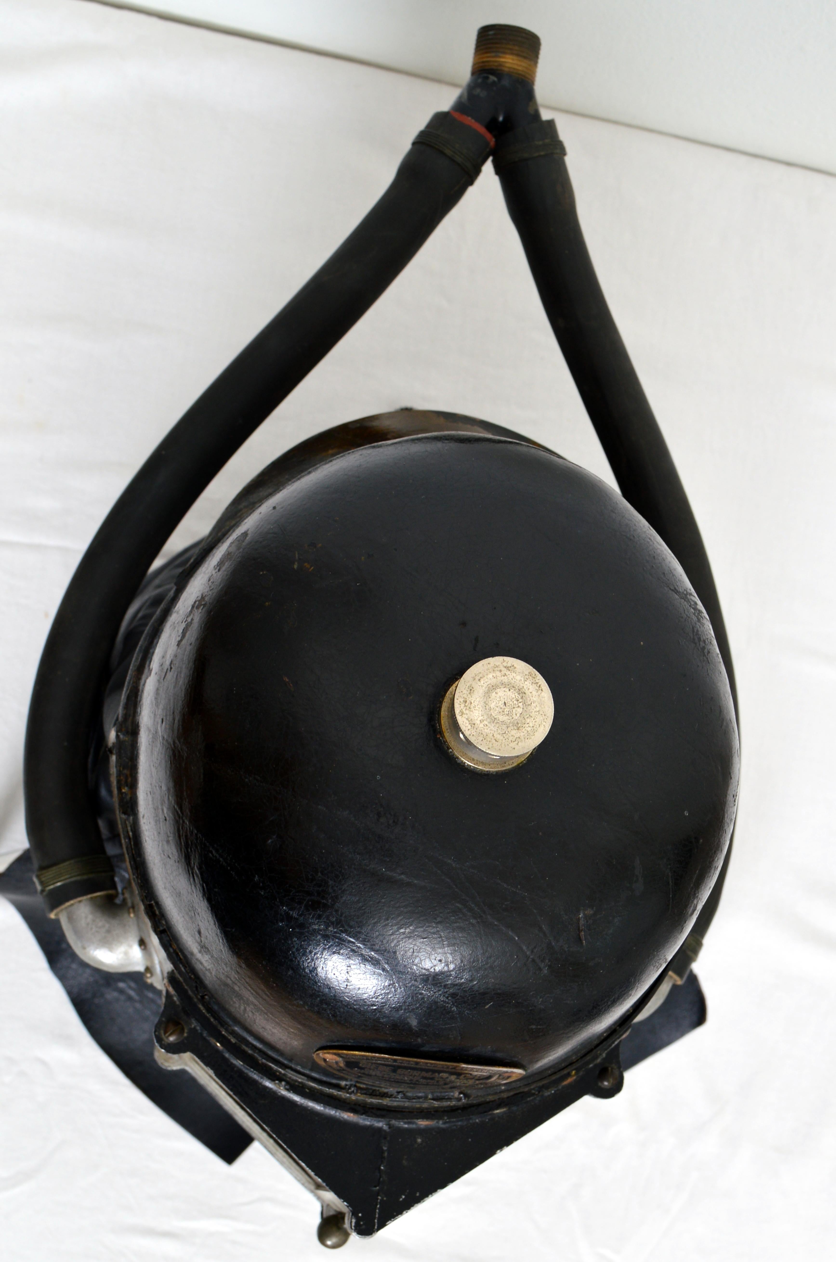 Métal Masque de chasseur de feu Siebe Gorman en vente