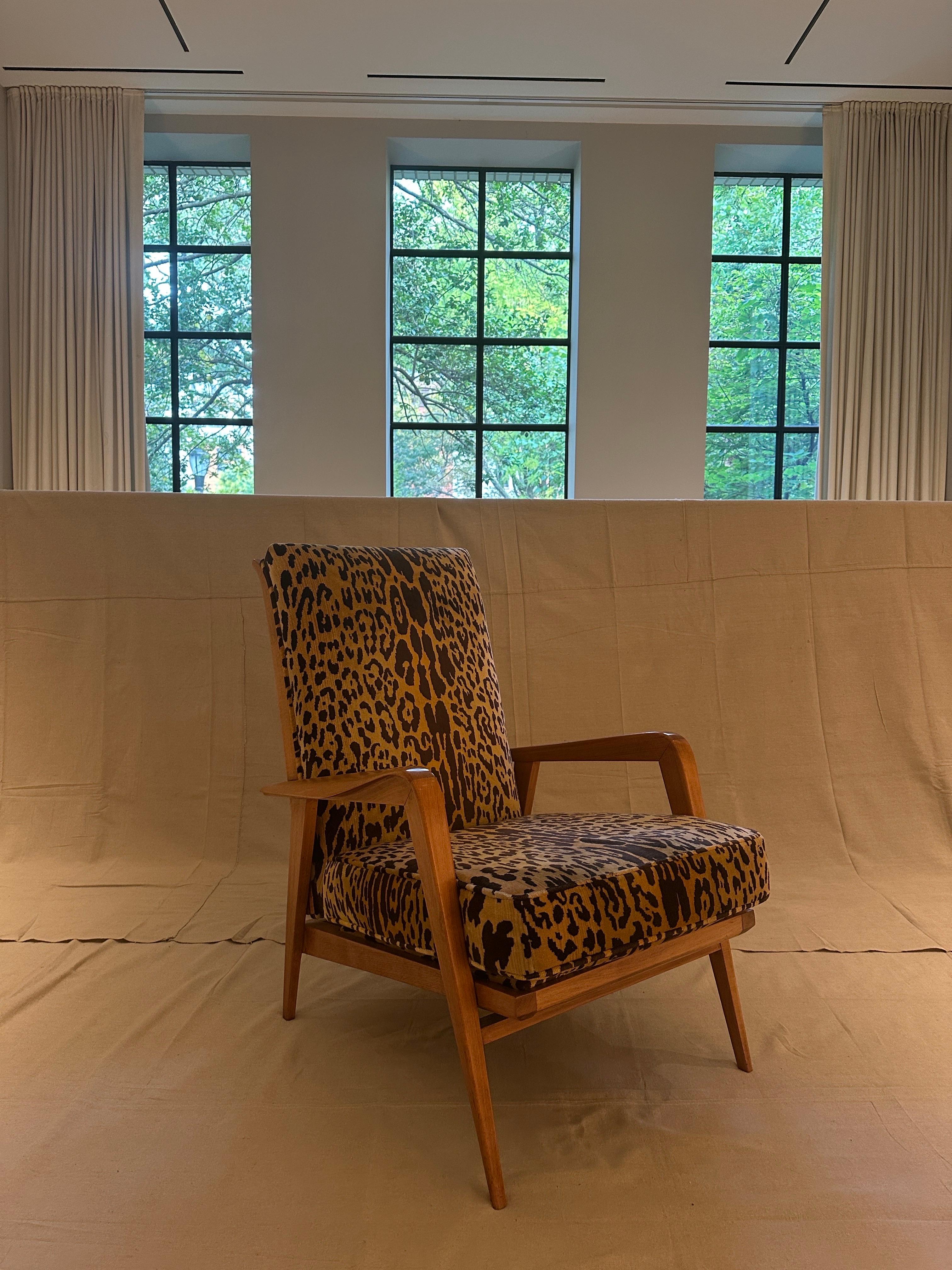 Pareja de sillas Siege Steiner tapizadas en tela de terciopelo Scalamandre, Francia Años 50 en venta 1