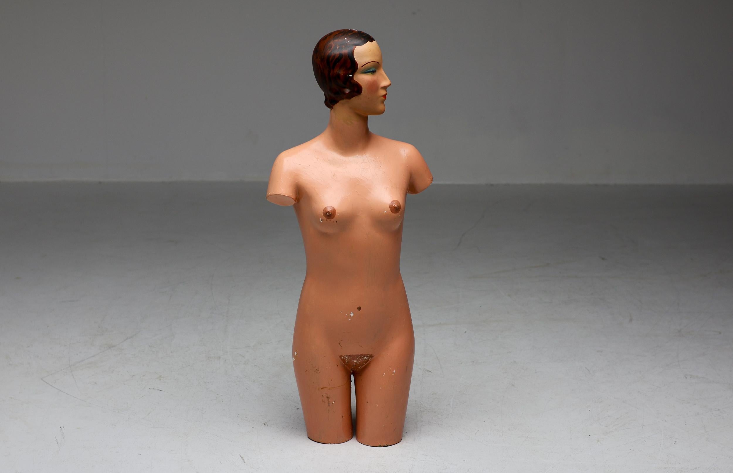 Lleva un vestido desnudo. Siegel & Stockman lleva fabricando maniquíes desde 1867.
Los maniquíes de Stockman son famosos en todo el mundo gracias a la acumulación de conocimientos y habilidades transmitidos de generación en generación. Estos
